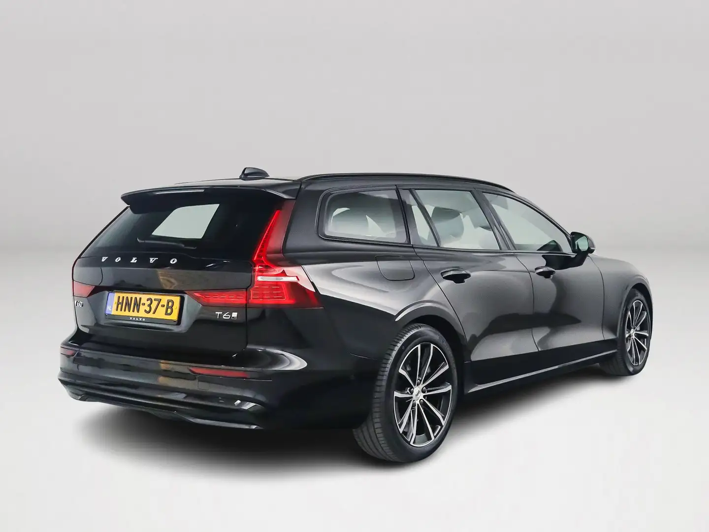 Volvo V60 T6 AWD Plus Dark | 360° camera | Harman Kardon | S Zwart - 2