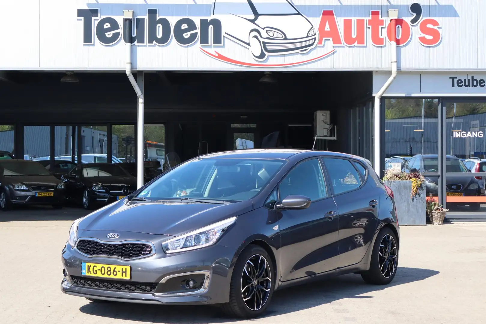 Kia Ceed / cee'd 1.6 GDI First Edition Camera, Navigatie, Elektrisc Grijs - 1