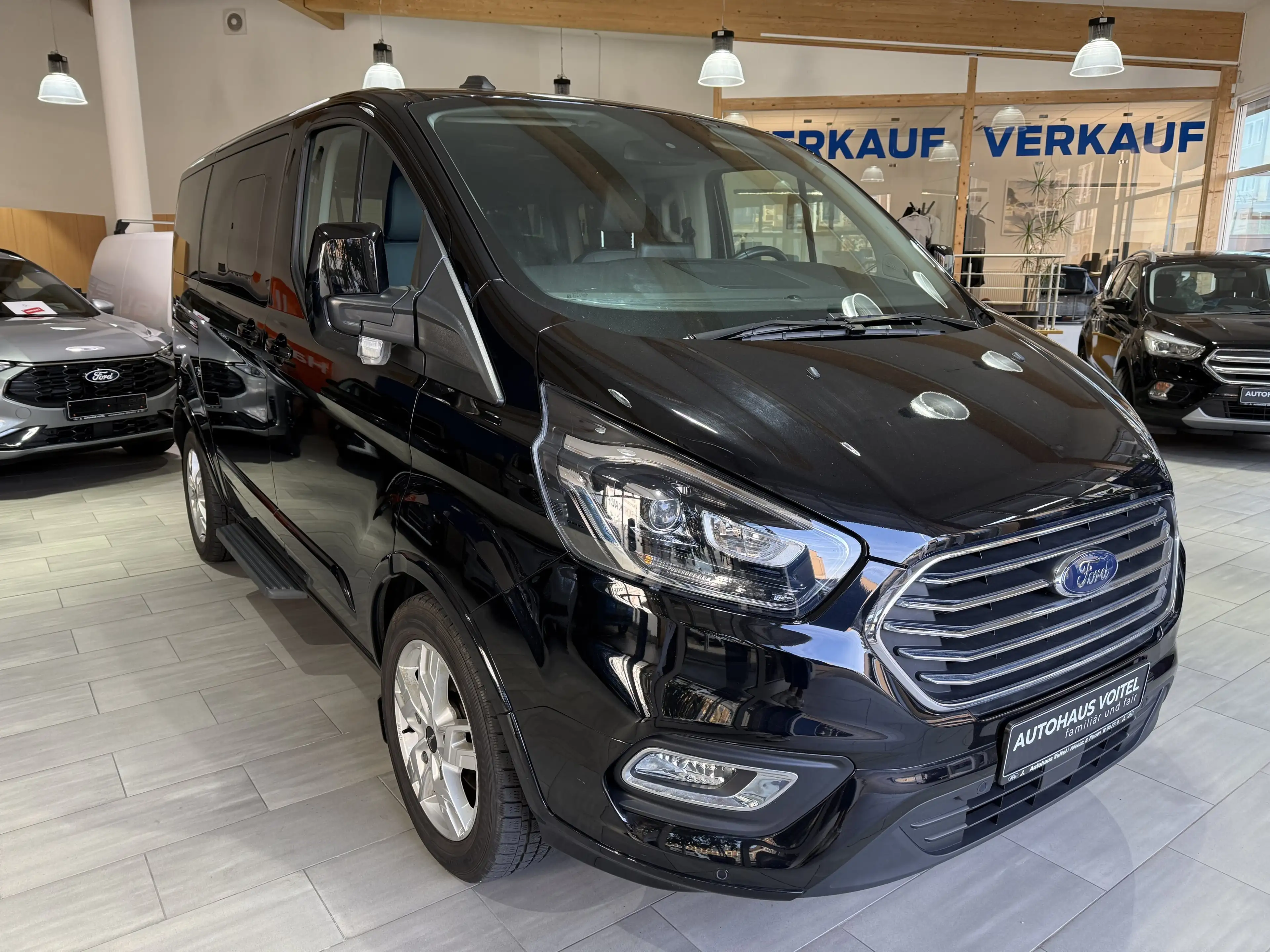 Ford Tourneo Custom Titanium X L1 Bi-Xenon / AHK / NAVI / Leder — photo 3