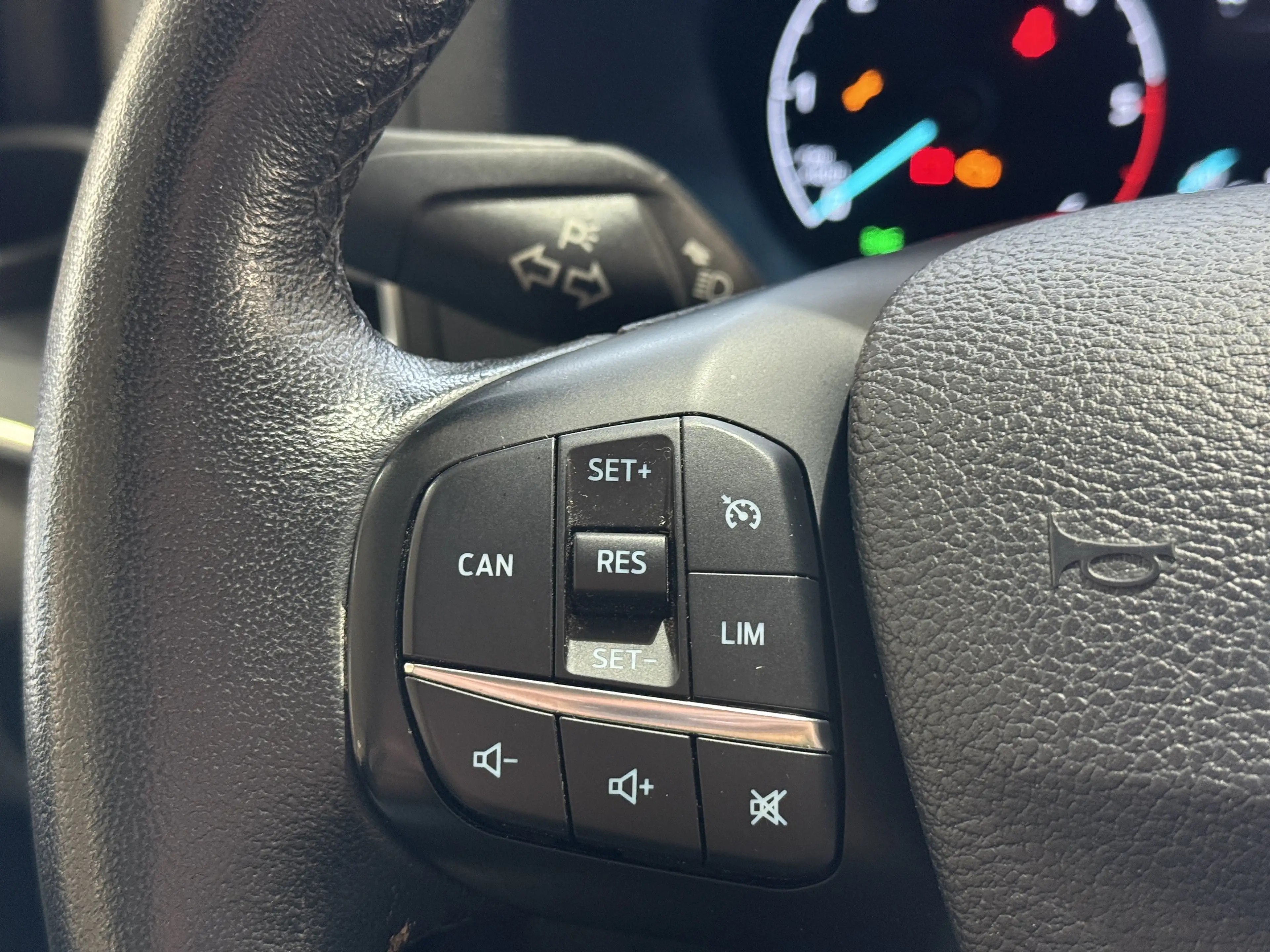 Ford Tourneo Custom Titanium X L1 Bi-Xenon / AHK / NAVI / Leder — photo 15