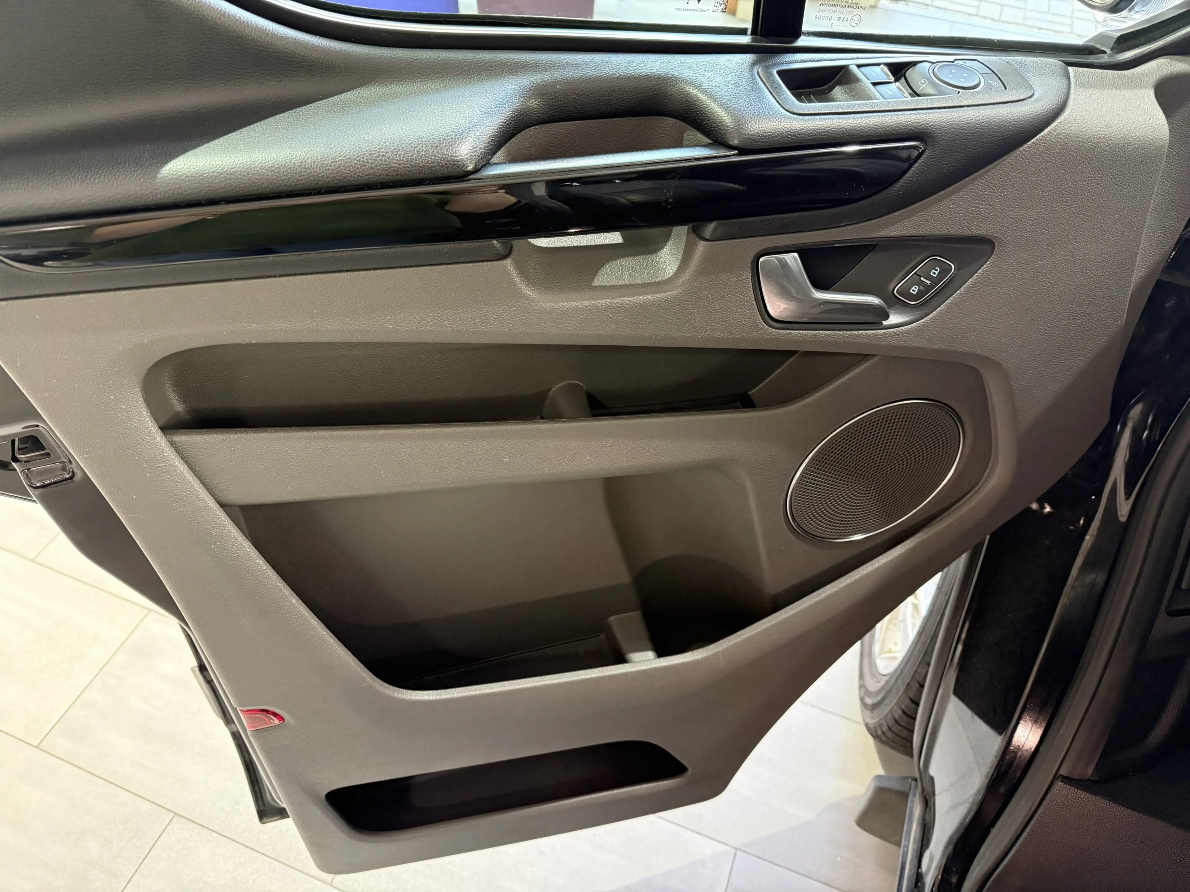 Ford Tourneo Custom Titanium X L1 Bi-Xenon / AHK / NAVI / Leder — photo 10