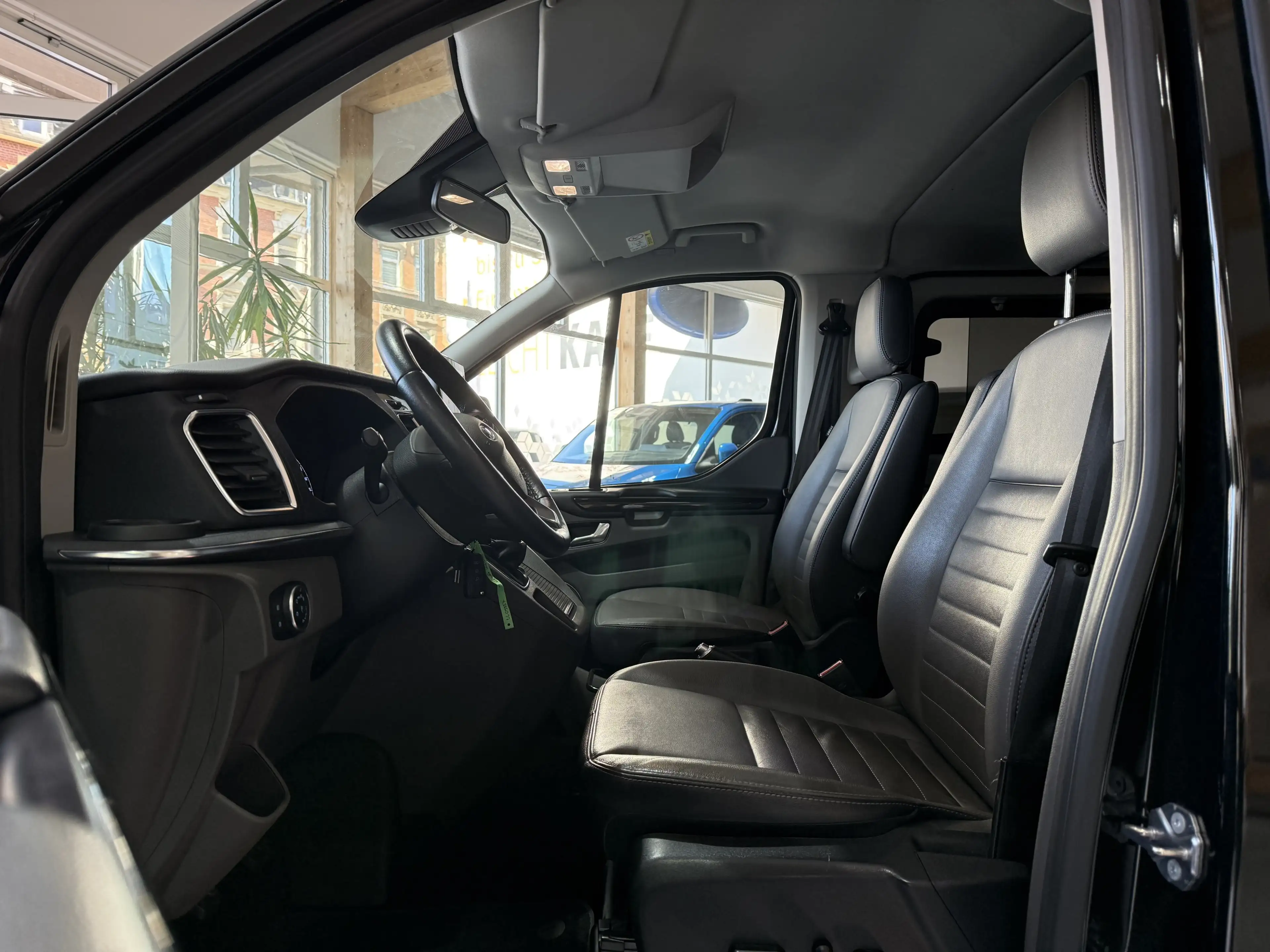 Ford Tourneo Custom Titanium X L1 Bi-Xenon / AHK / NAVI / Leder — photo 11