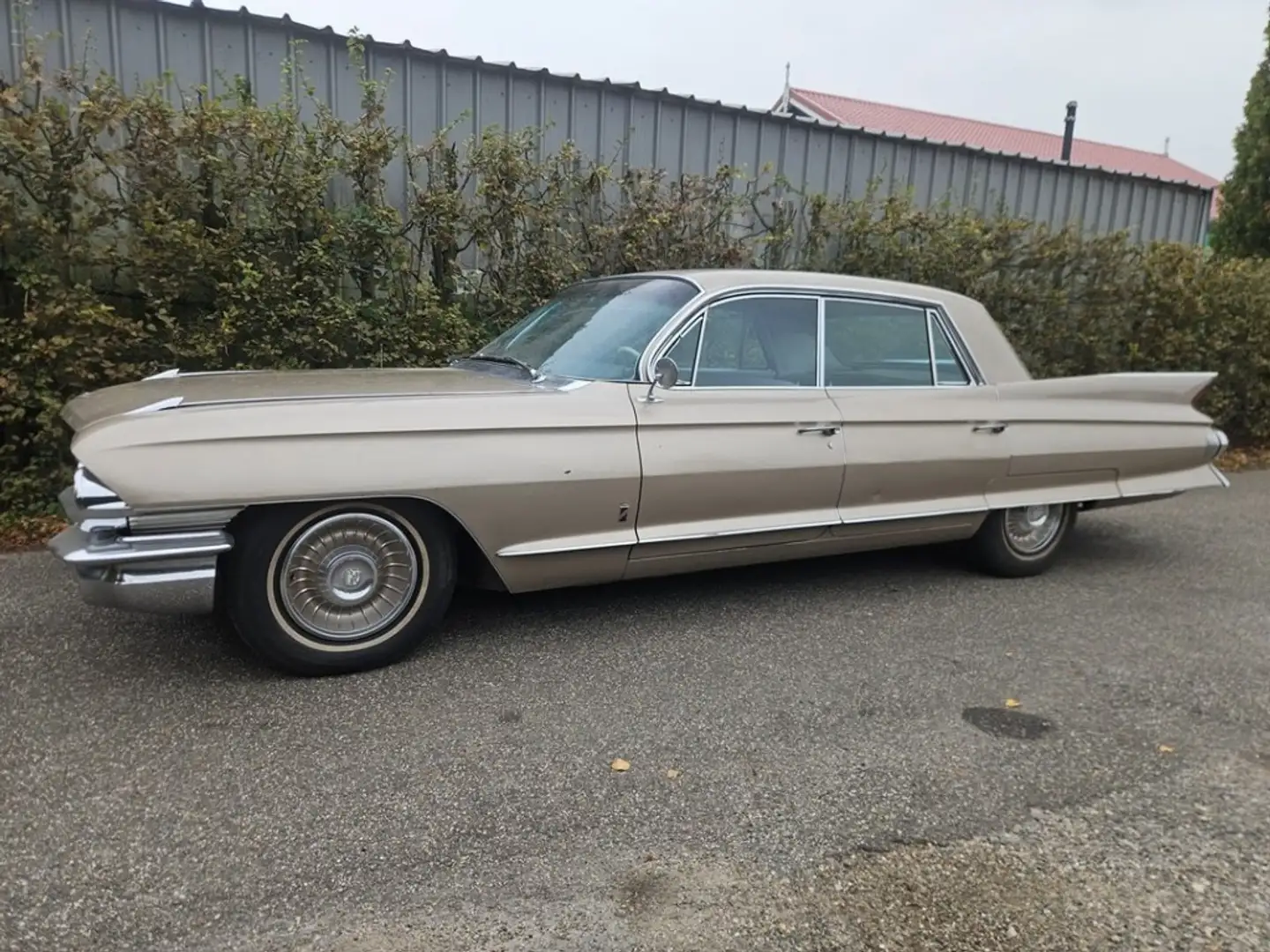 Cadillac Fleetwood FLEETWOOD SIXTIC SPECIAL Beige - 1