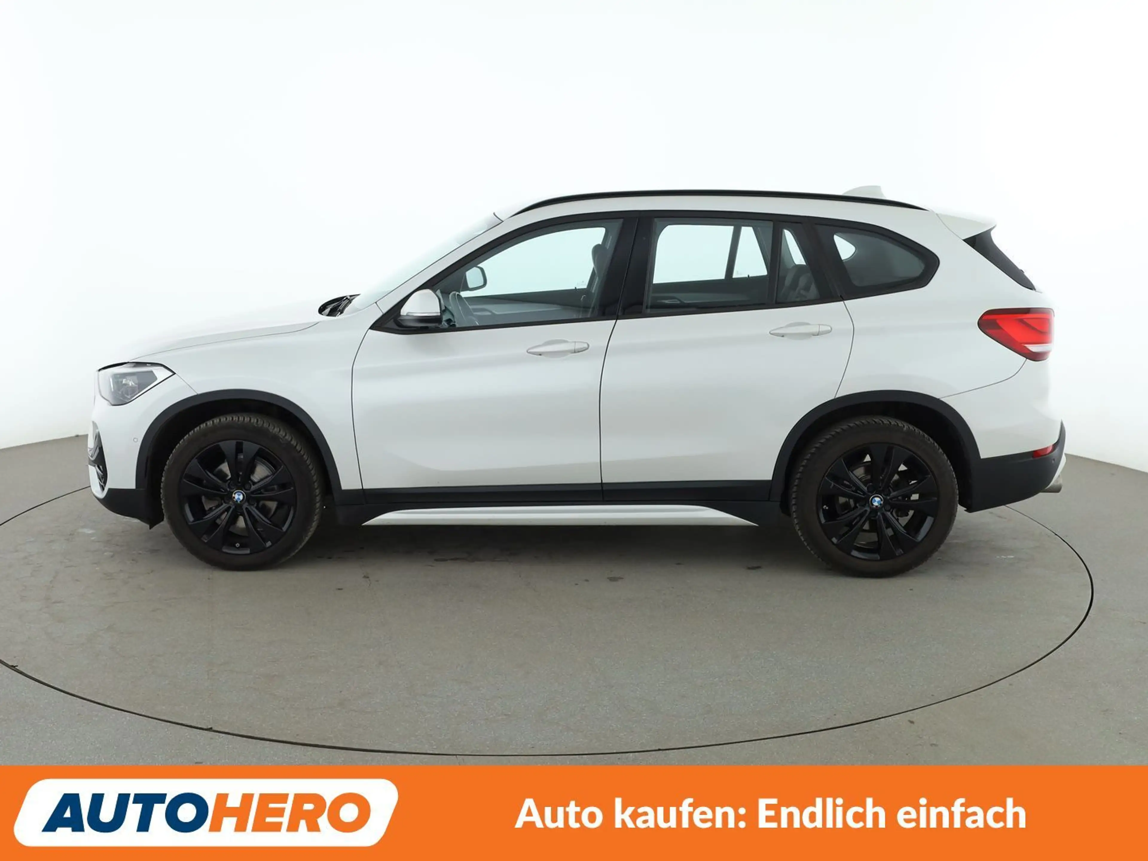 BMW X1 sDrive 18i Sport Line Aut.*NAVI*CAM*ACC*SHZ*ALU* — photo 3