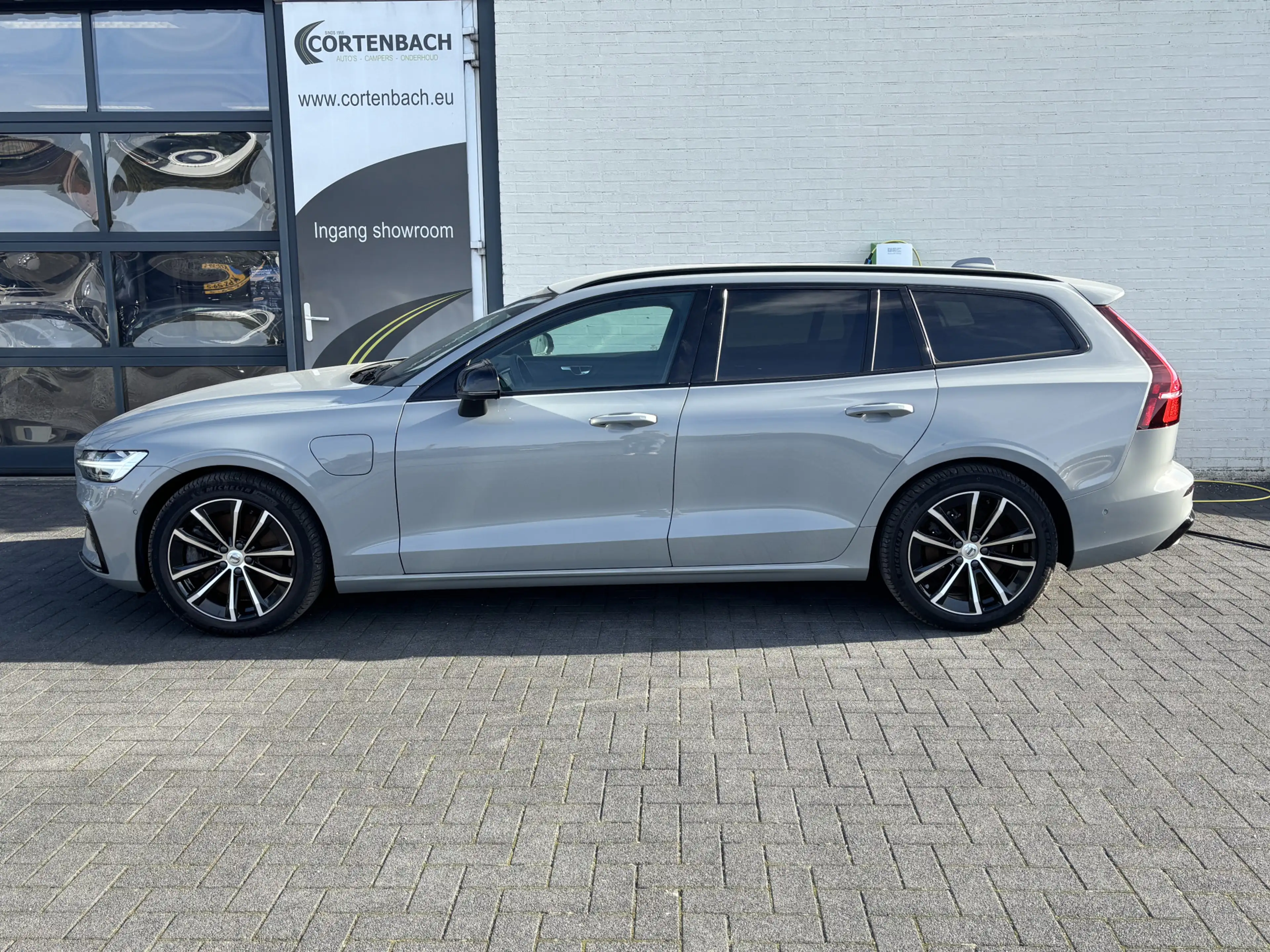 Volvo V60 2.0 T8 Plug-in hybrid AWD Plus Dark | Zwenkbare tr — photo 2