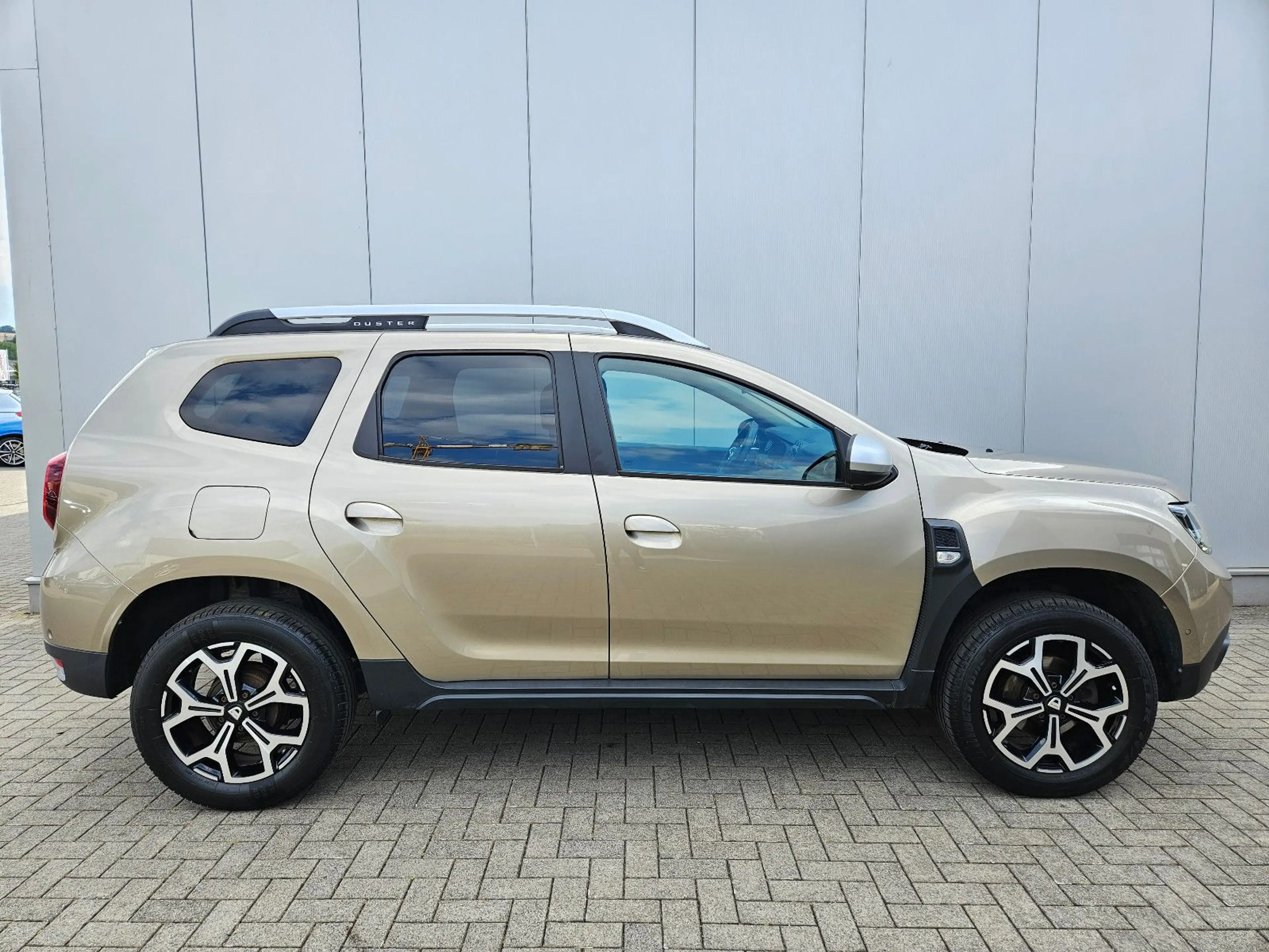 Dacia Duster II Prestige 1.3 LED KAMERA KEYLESS GO AHK — photo 3