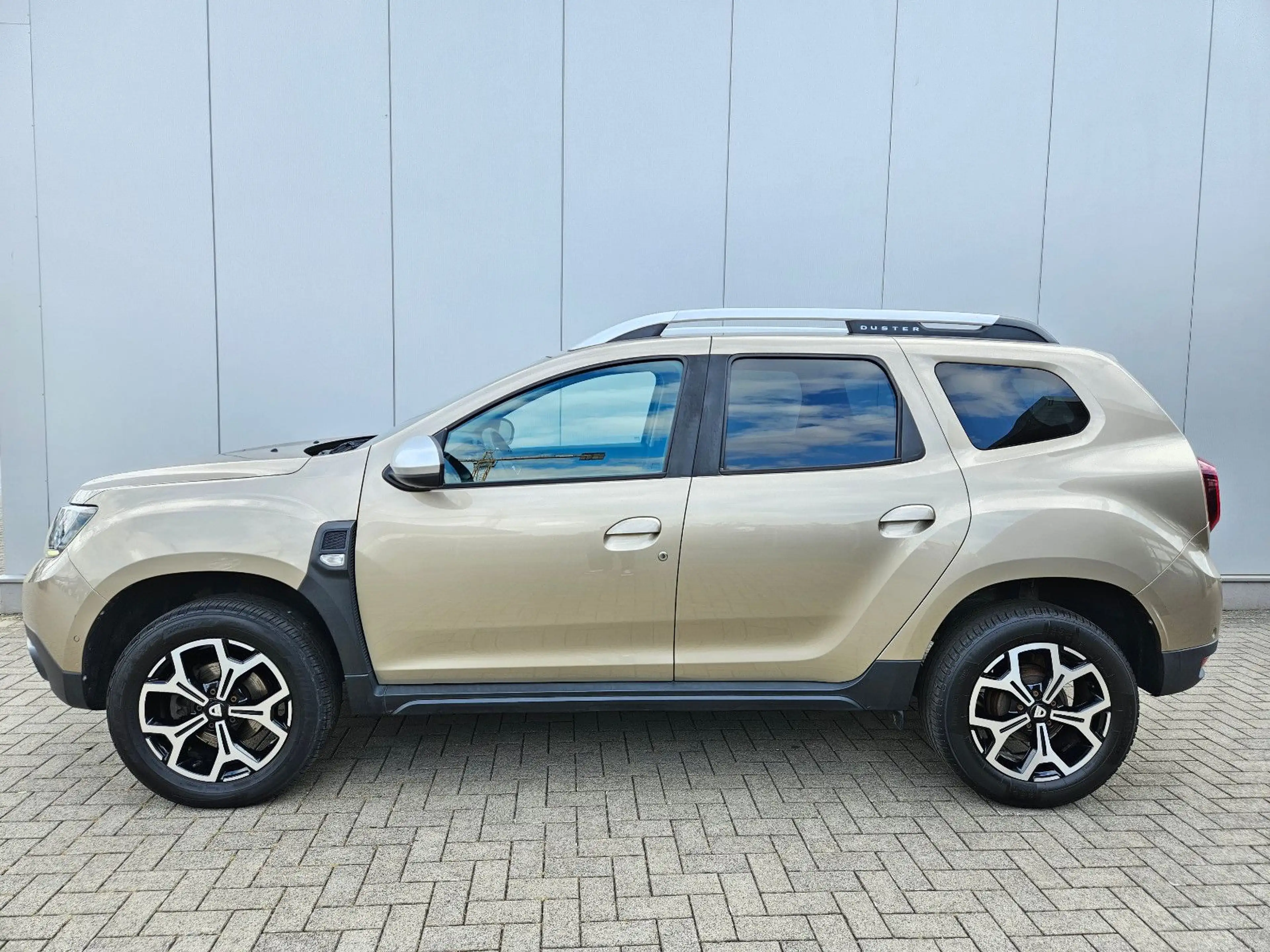 Dacia Duster II Prestige 1.3 LED KAMERA KEYLESS GO AHK — photo 8