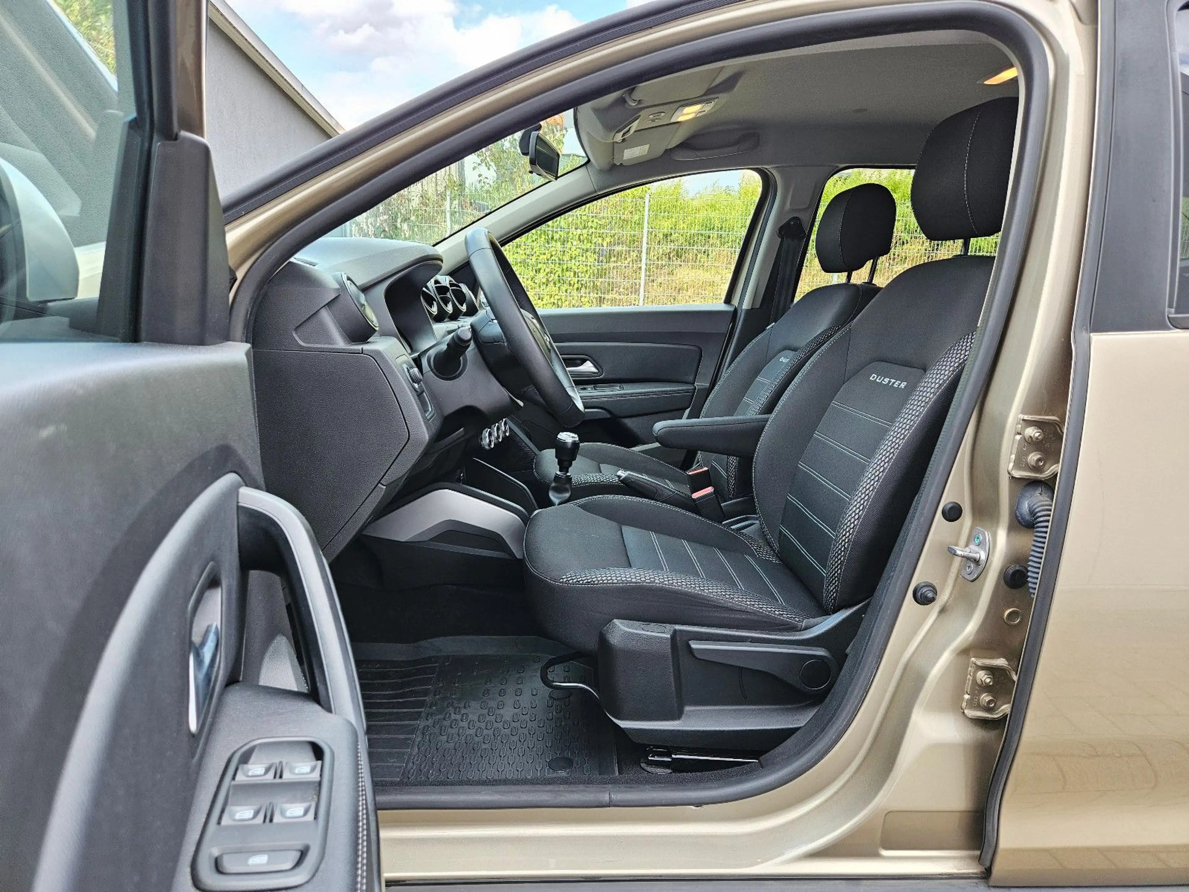 Dacia Duster II Prestige 1.3 LED KAMERA KEYLESS GO AHK — photo 10
