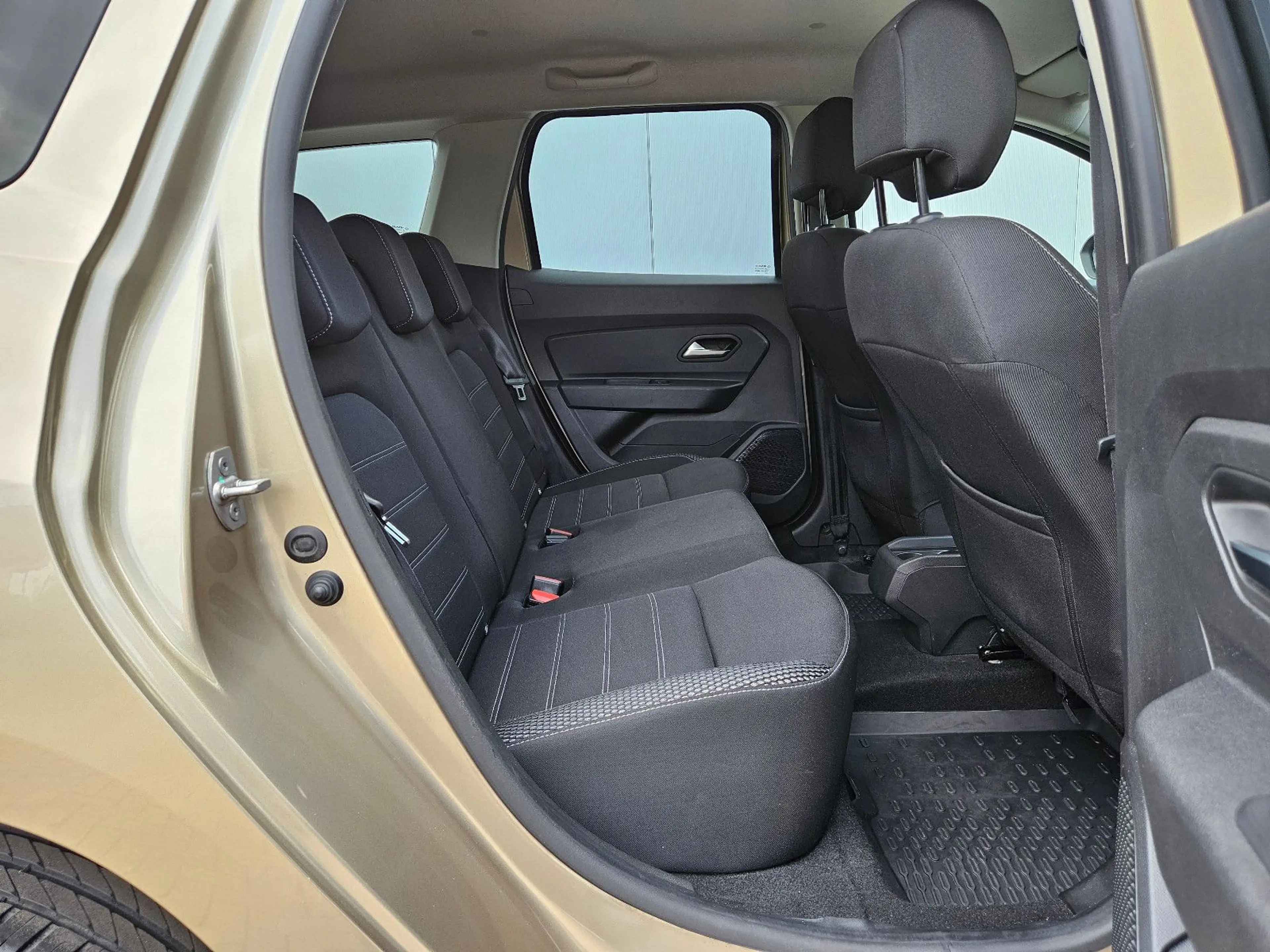 Dacia Duster II Prestige 1.3 LED KAMERA KEYLESS GO AHK — photo 15