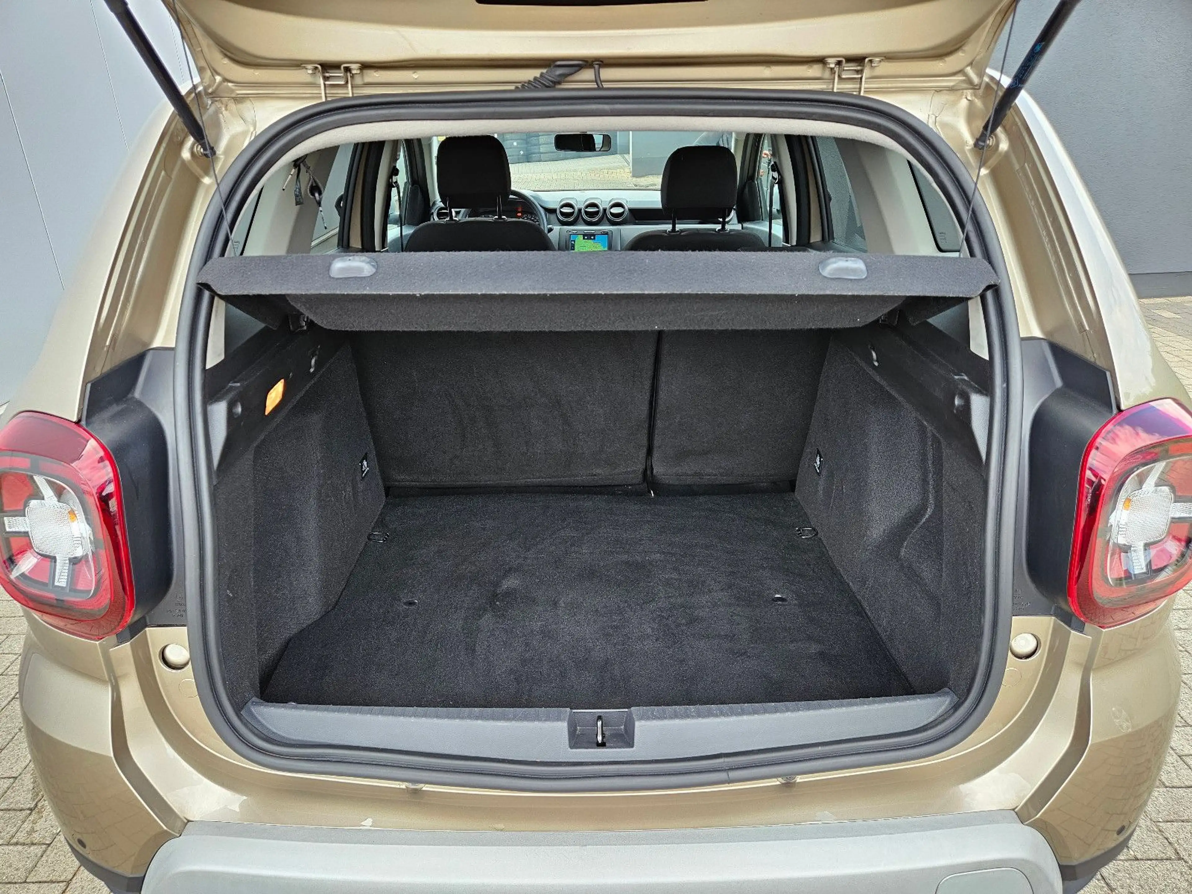 Dacia Duster II Prestige 1.3 LED KAMERA KEYLESS GO AHK — photo 14
