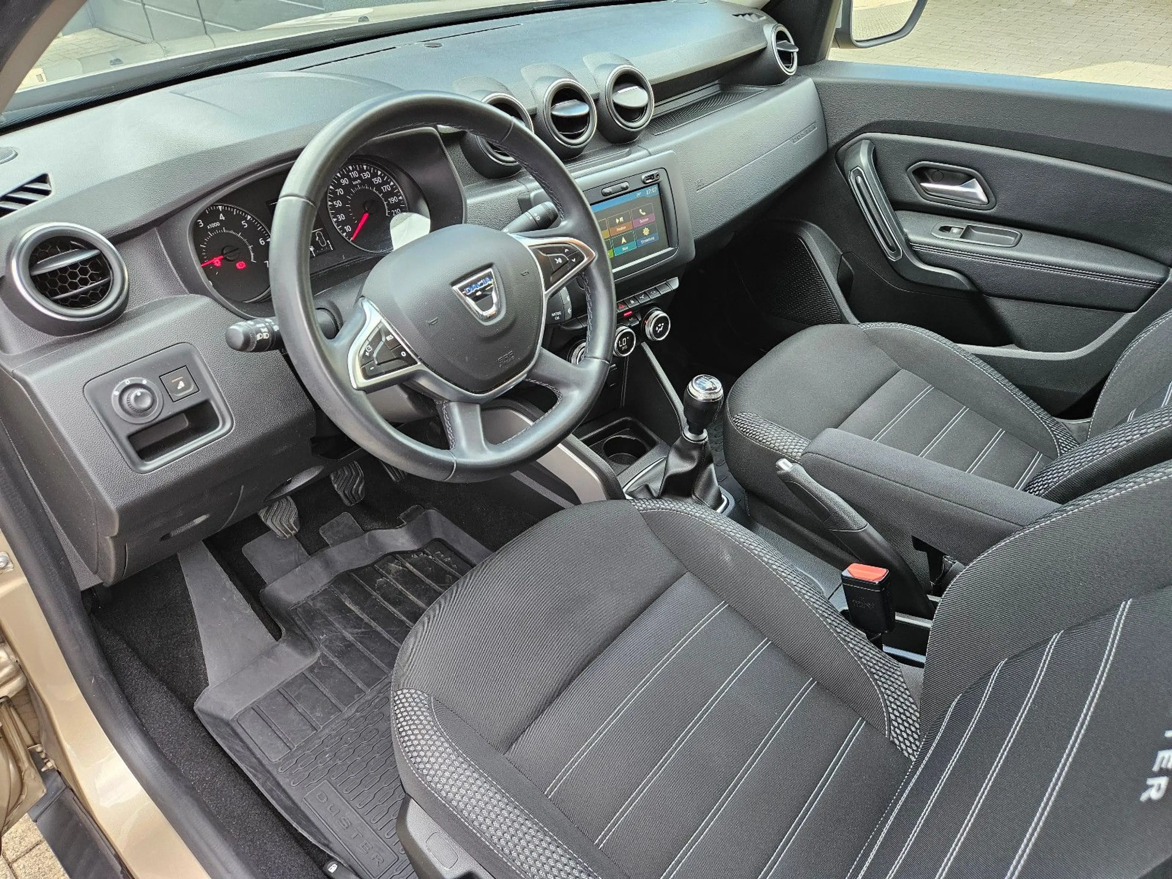 Dacia Duster II Prestige 1.3 LED KAMERA KEYLESS GO AHK — photo 11