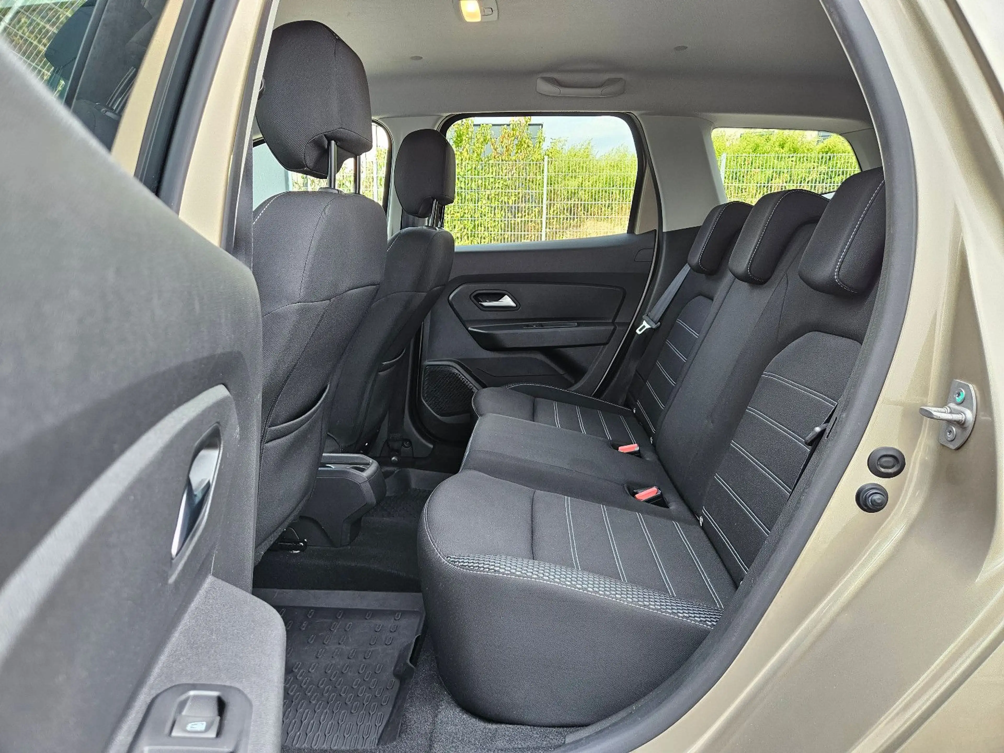 Dacia Duster II Prestige 1.3 LED KAMERA KEYLESS GO AHK — photo 13