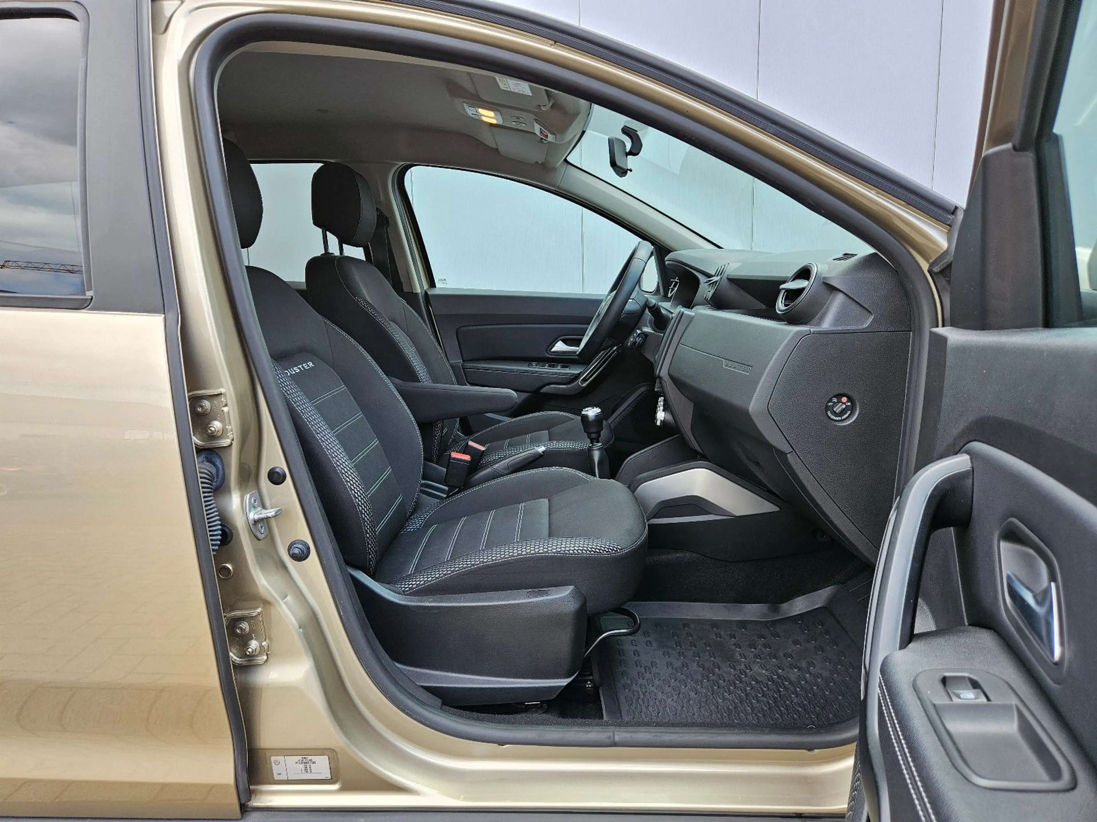 Dacia Duster II Prestige 1.3 LED KAMERA KEYLESS GO AHK — photo 17