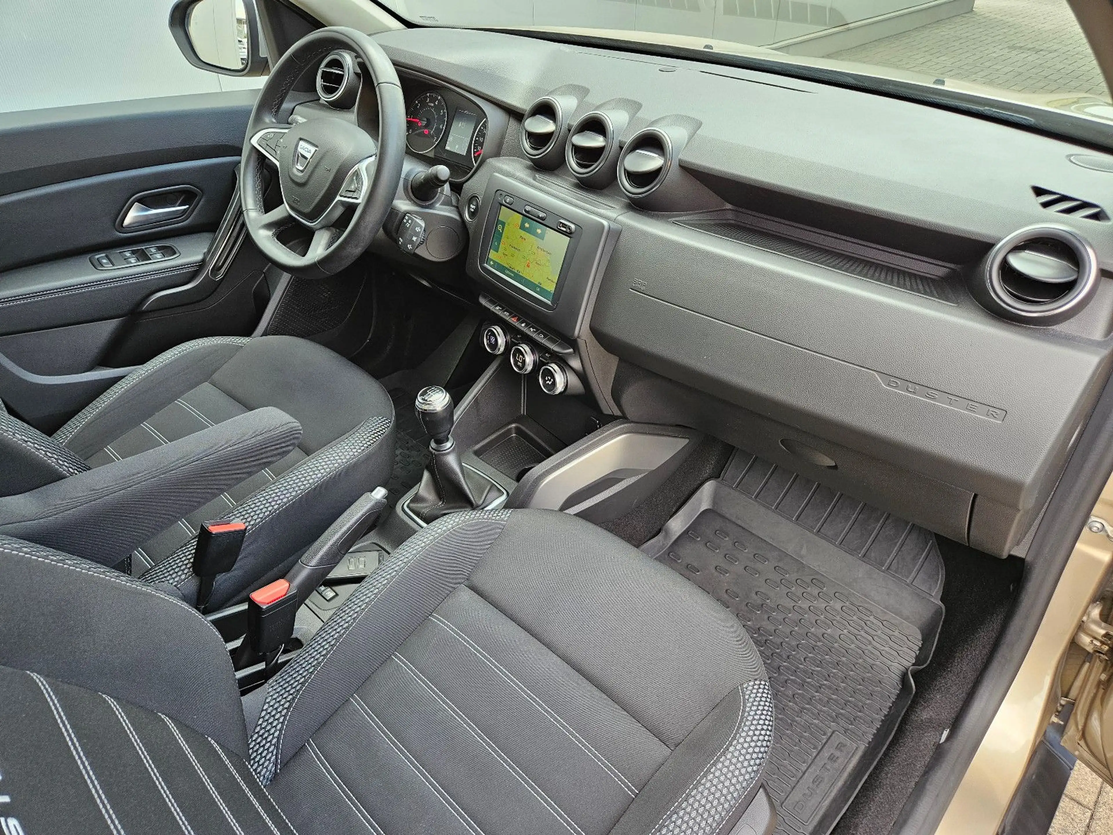 Dacia Duster II Prestige 1.3 LED KAMERA KEYLESS GO AHK — photo 18