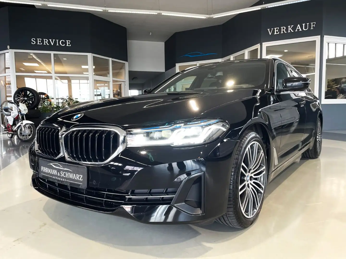 BMW 520 dTou.Aut.Pano+Standh.+AHK+H&K+Leder+Garantie Schwarz - 2