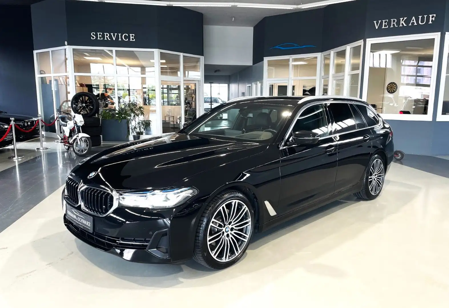 BMW 520 dTou.Aut.Pano+Standh.+AHK+H&K+Leder+Garantie Schwarz - 1