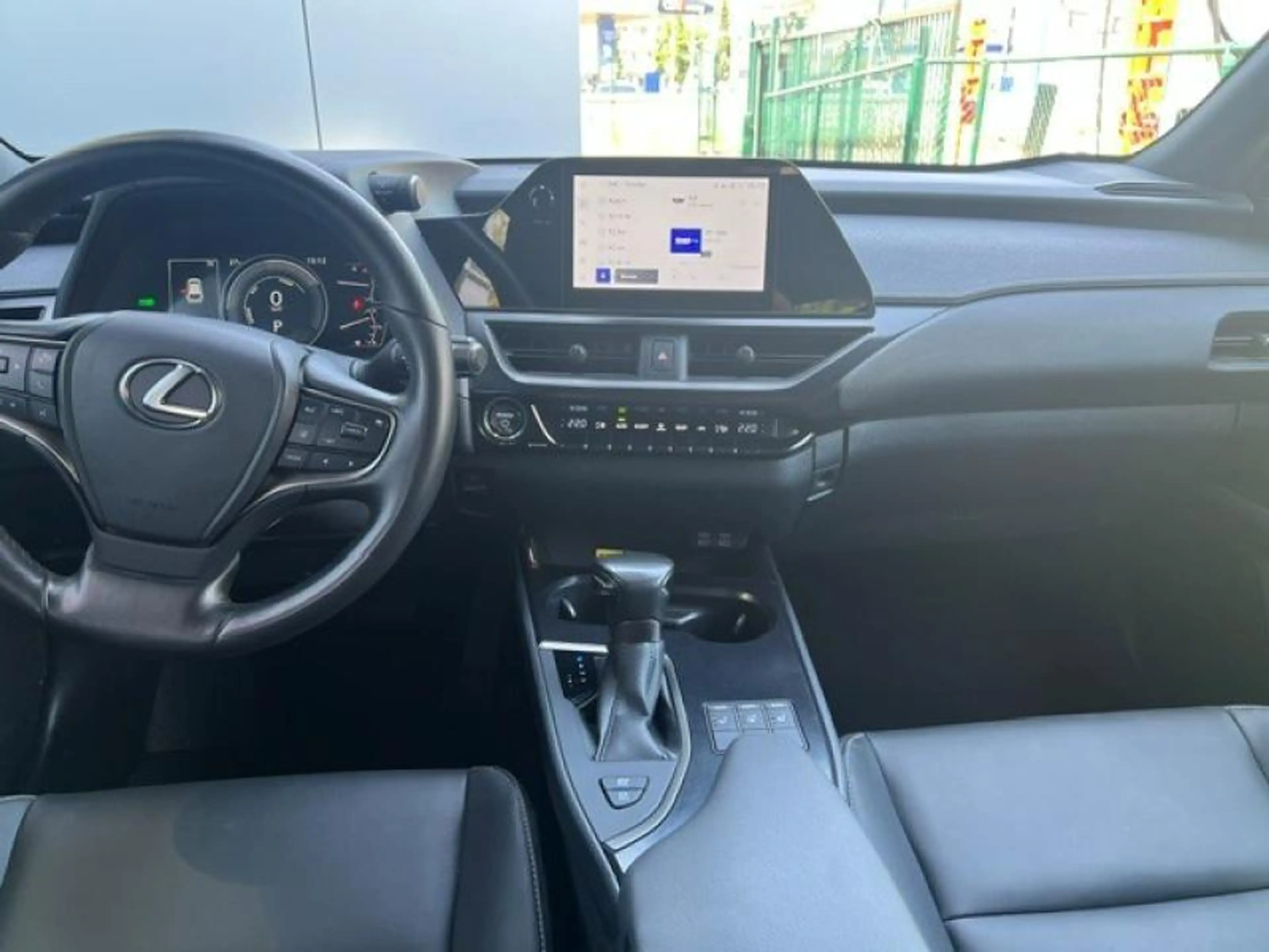 Lexus UX 250h F-Sport Design — photo 8