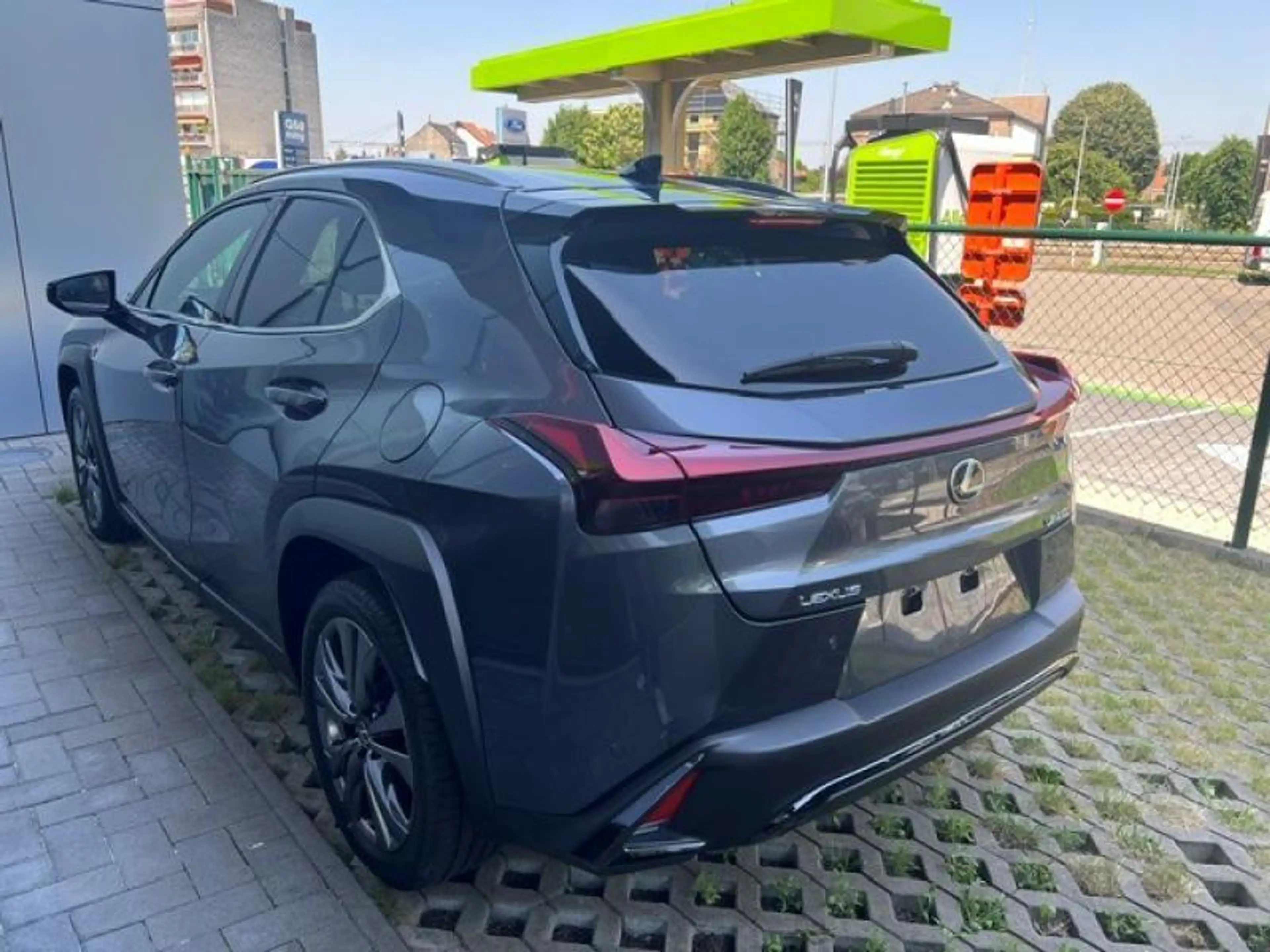 Lexus UX 250h F-Sport Design — photo 3