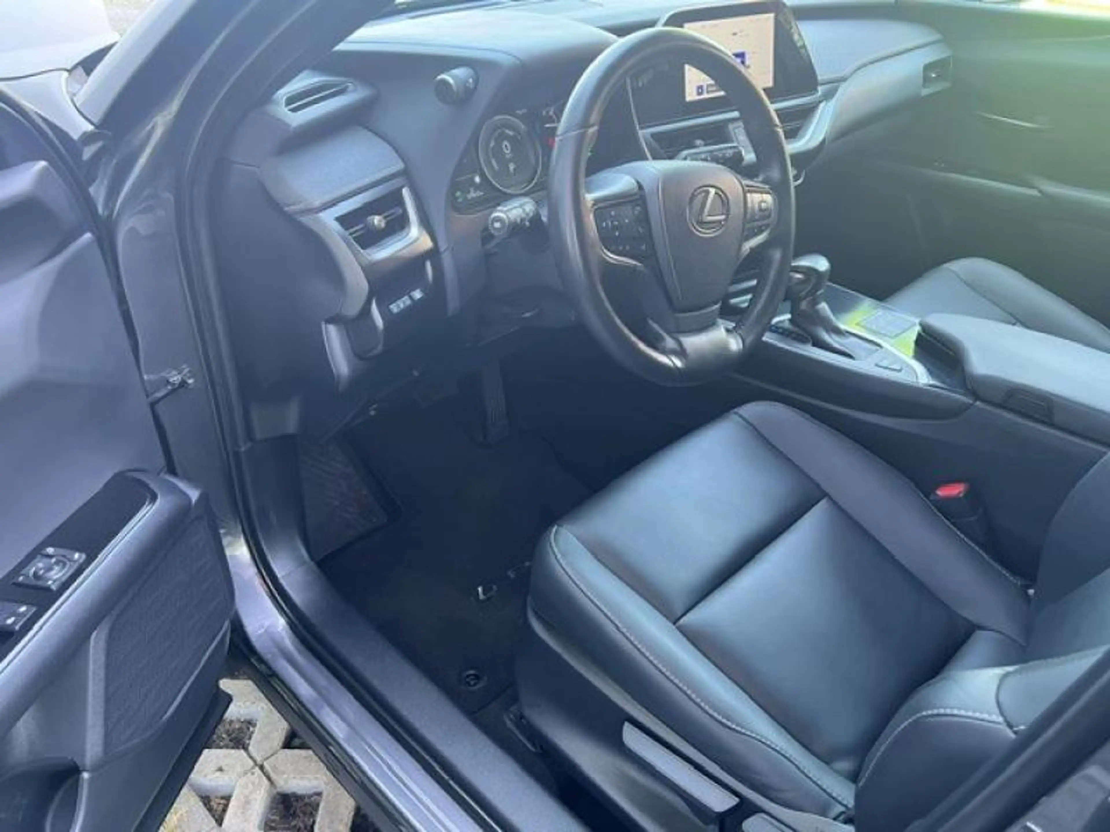 Lexus UX 250h F-Sport Design — photo 5