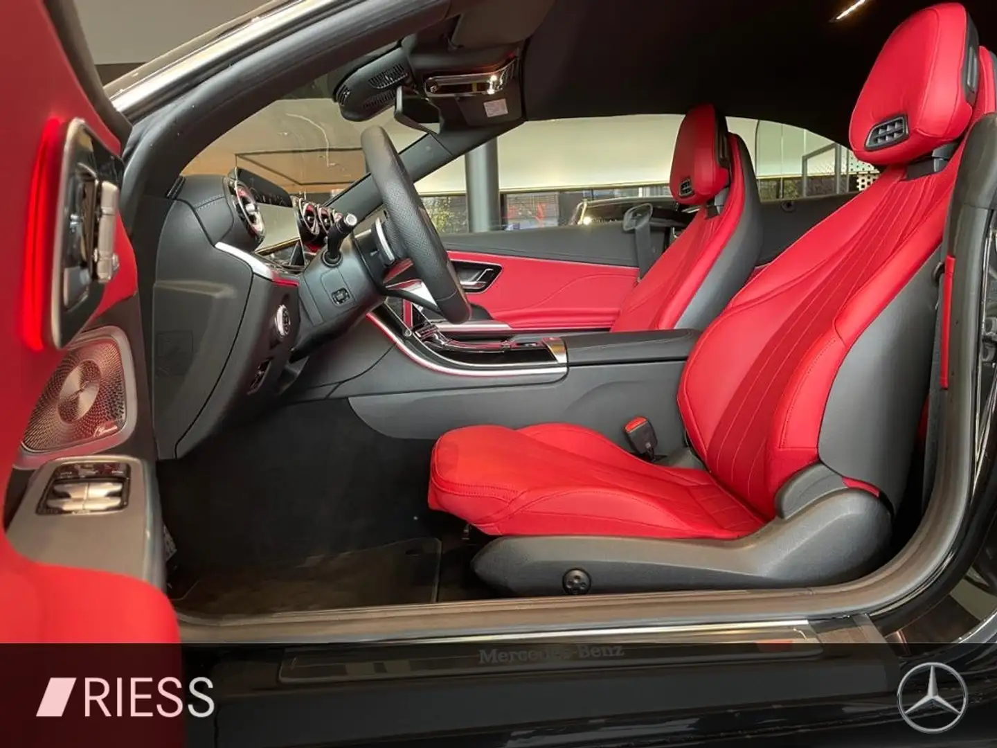 Mercedes-Benz CLE 200 Ca AMG+HUD+KEYLESS+SITZBELÜFTUNG+360 Zwart - 2