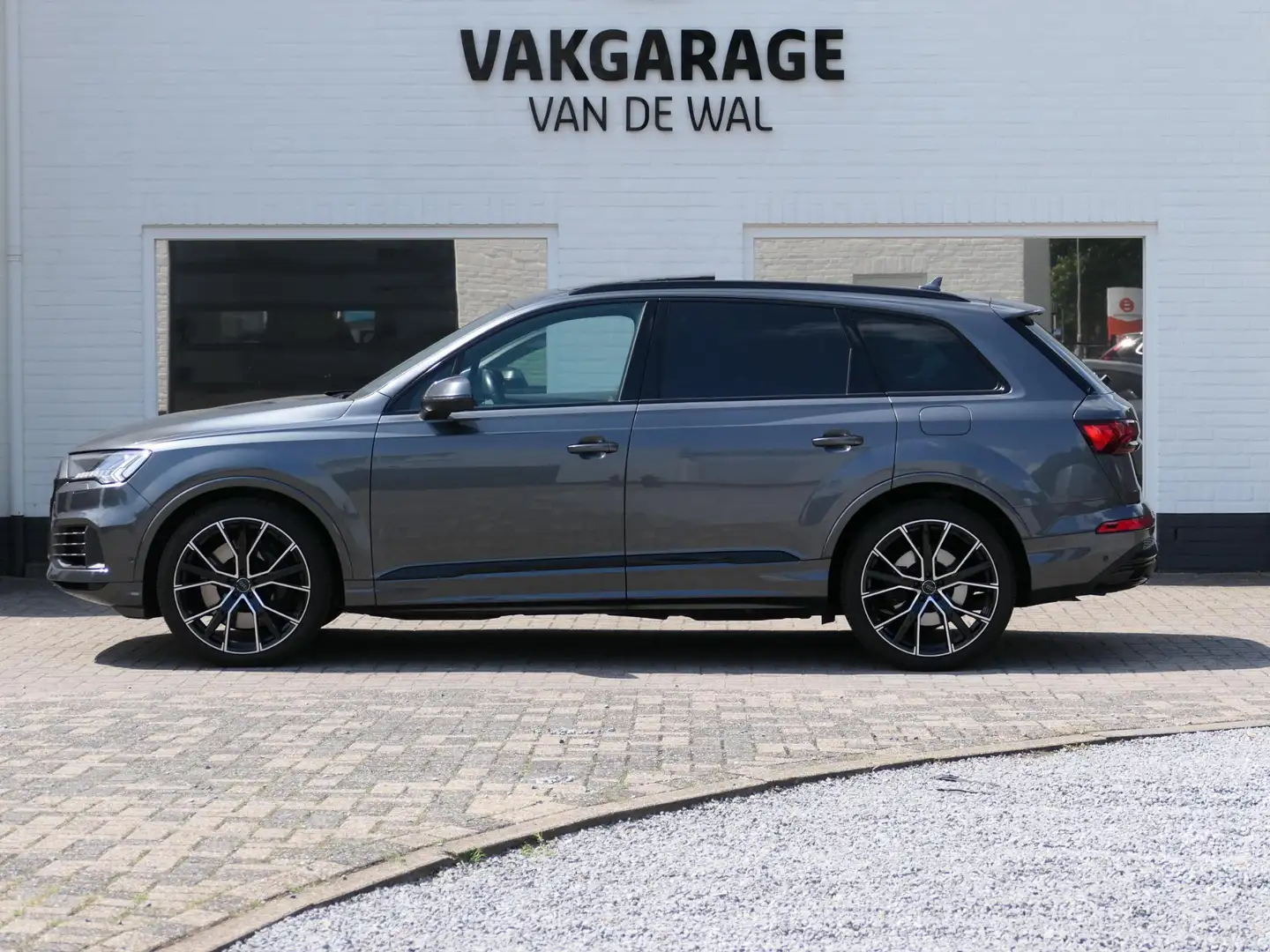 Audi Q7 60 TFSI e quattro Pro Line S Competition Pano | 22 Gris - 2