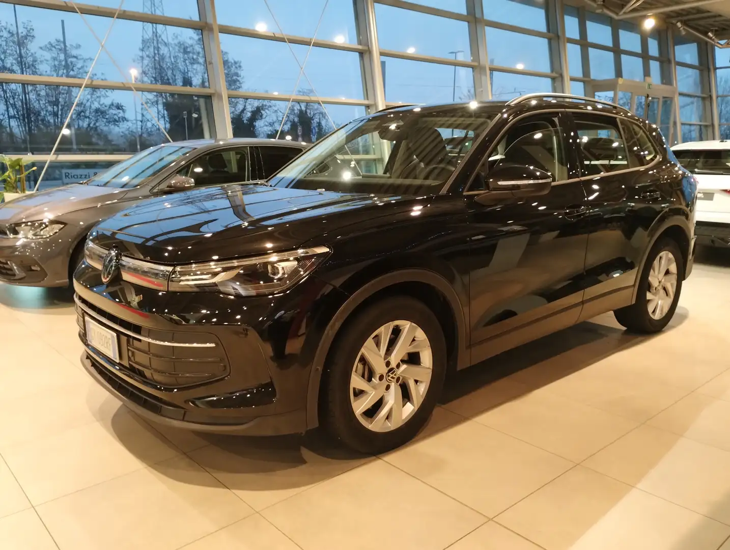 Volkswagen Tiguan Tiguan III 2024 2.0 tdi Life 150cv dsg Nero - 1