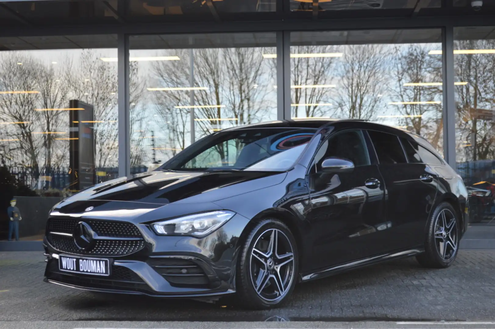 Mercedes-Benz CLA 200 Shooting Brake AMG Led Panorama Widescreen Sfeer C Schwarz - 2