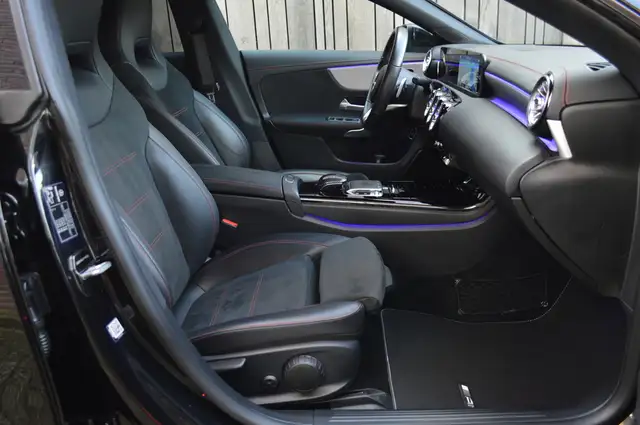 Mercedes-Benz Cla view 10