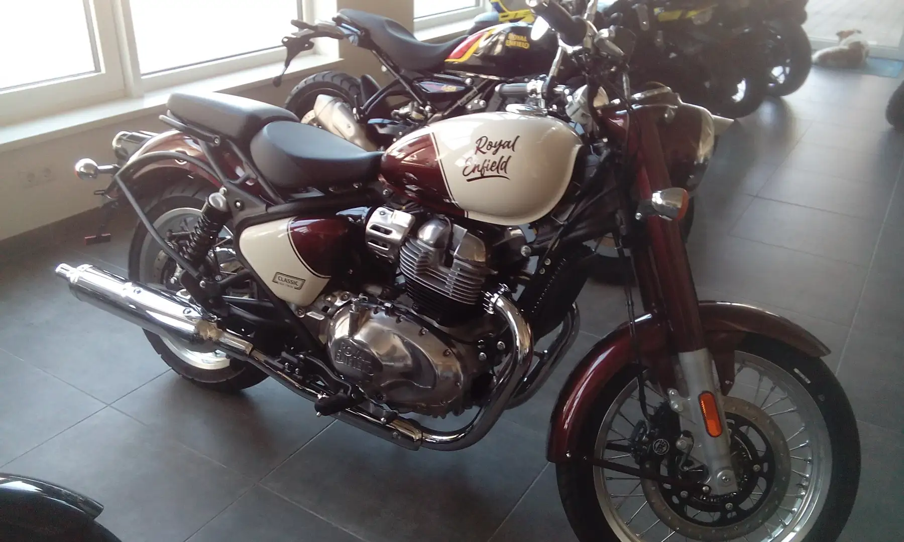Royal Enfield Classic Vallam Red Rouge - 1