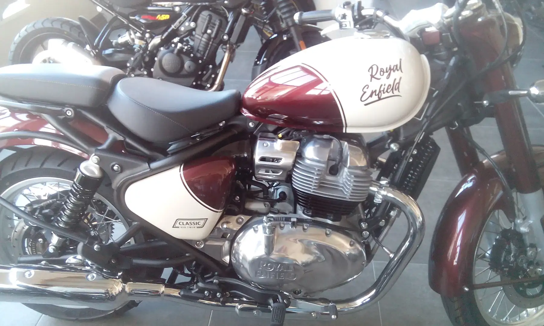 Royal Enfield Classic Vallam Red Rouge - 2