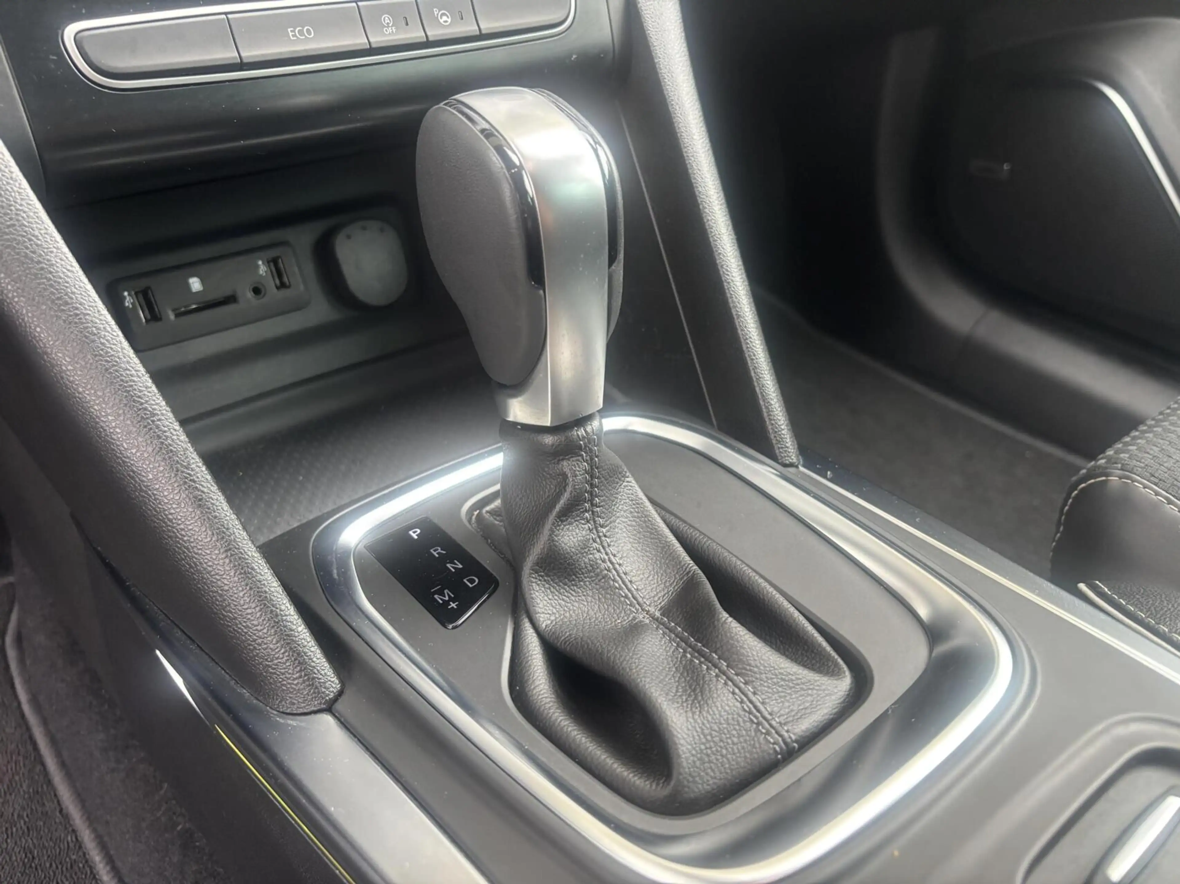 Renault Megane Estate 1.2 TCe Bose/CAMERA/PARKS/NAVI/APK/NAP — photo 20