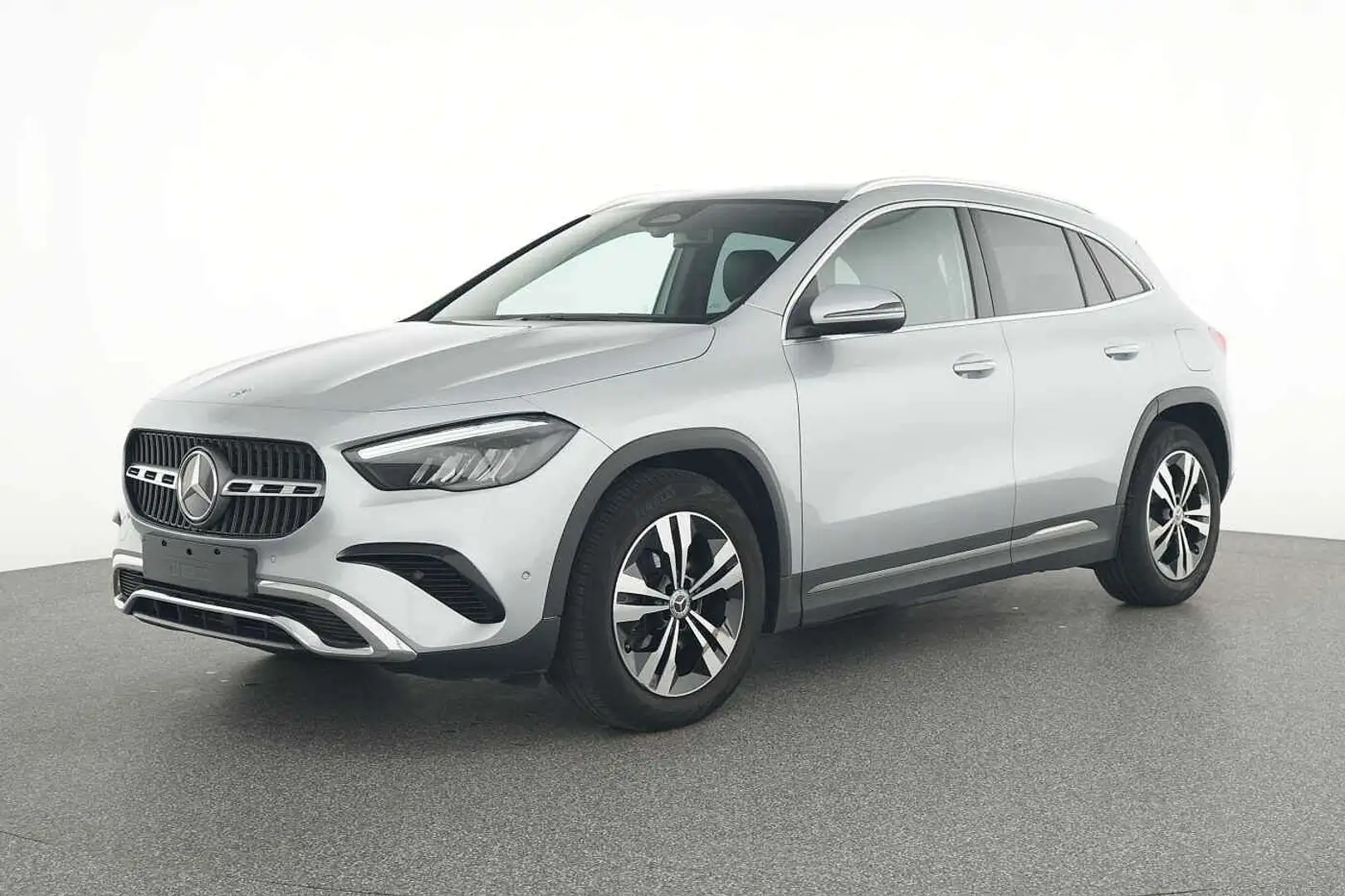 Mercedes-Benz GLA 180 d Off-Roader Argent - 1