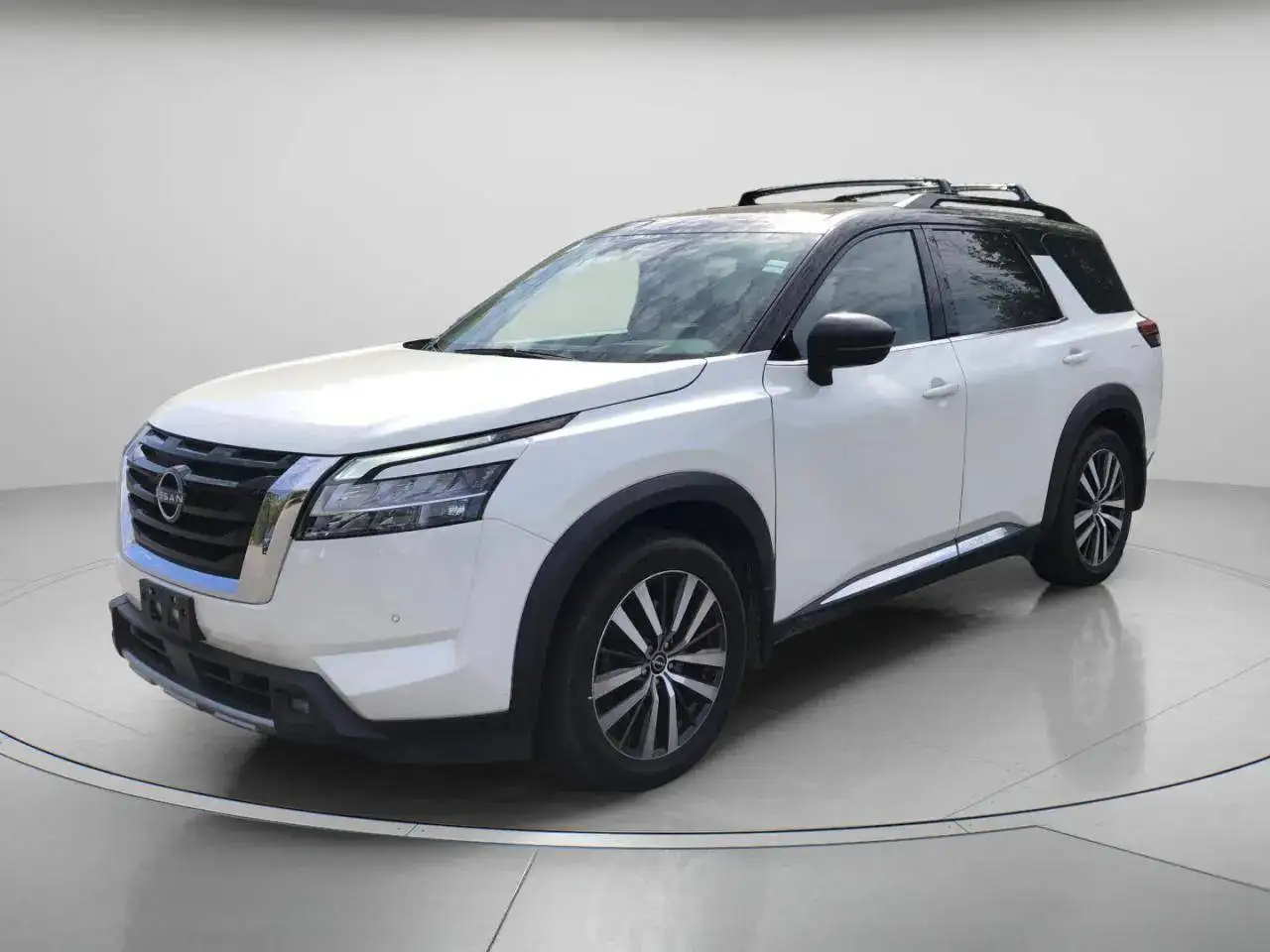 Nissan Pathfinder снимка Nissan Pathfinder