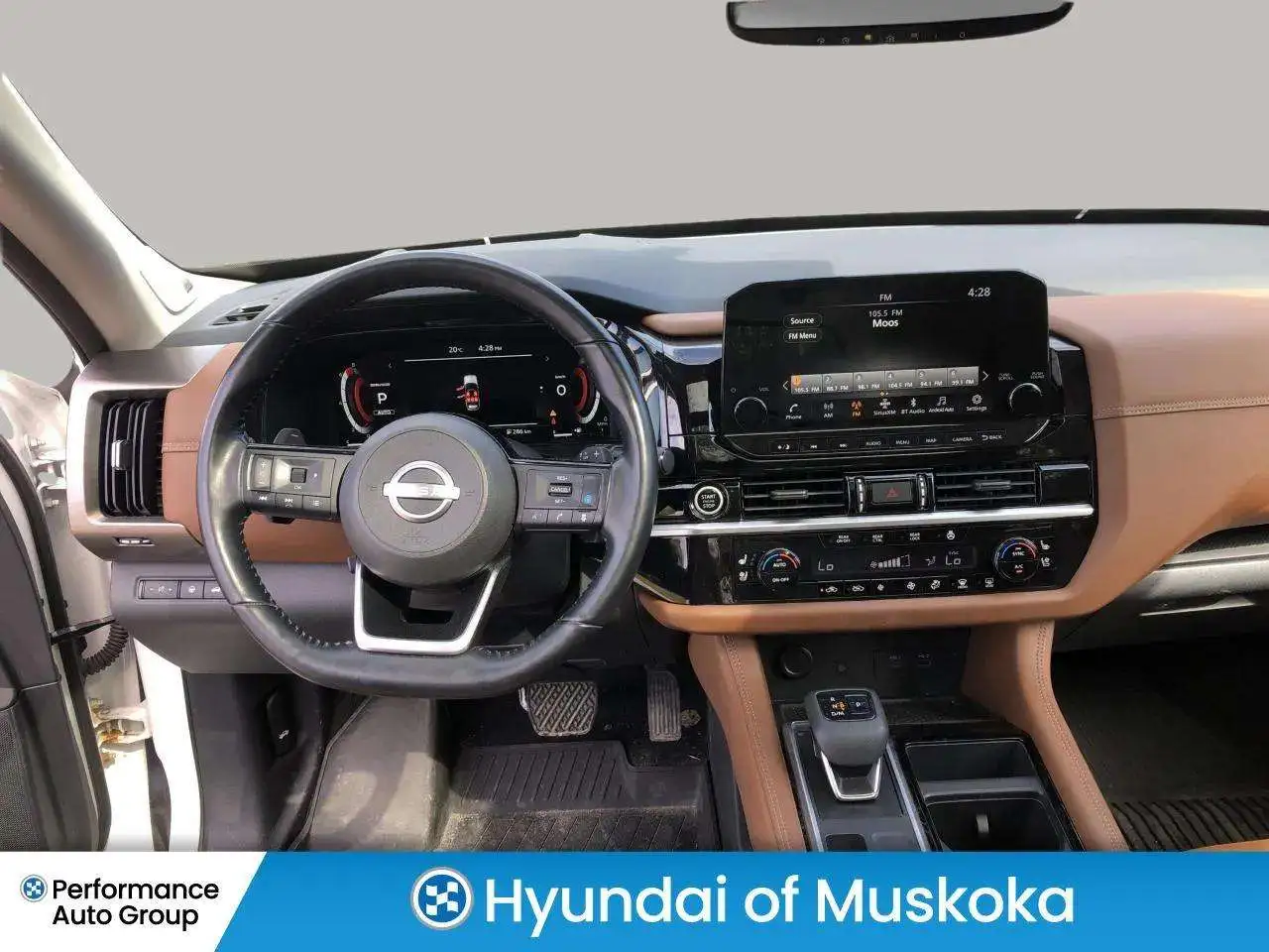 Nissan Pathfinder снимка Nissan Pathfinder