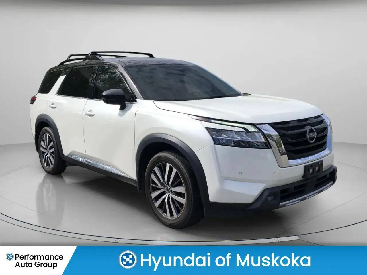 Nissan Pathfinder снимка Nissan Pathfinder
