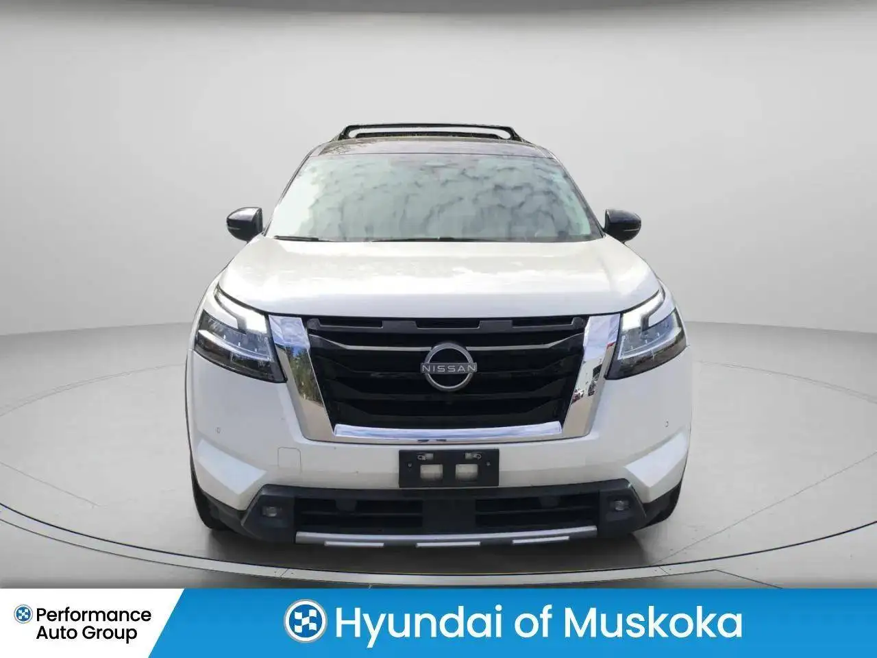 Nissan Pathfinder снимка Nissan Pathfinder