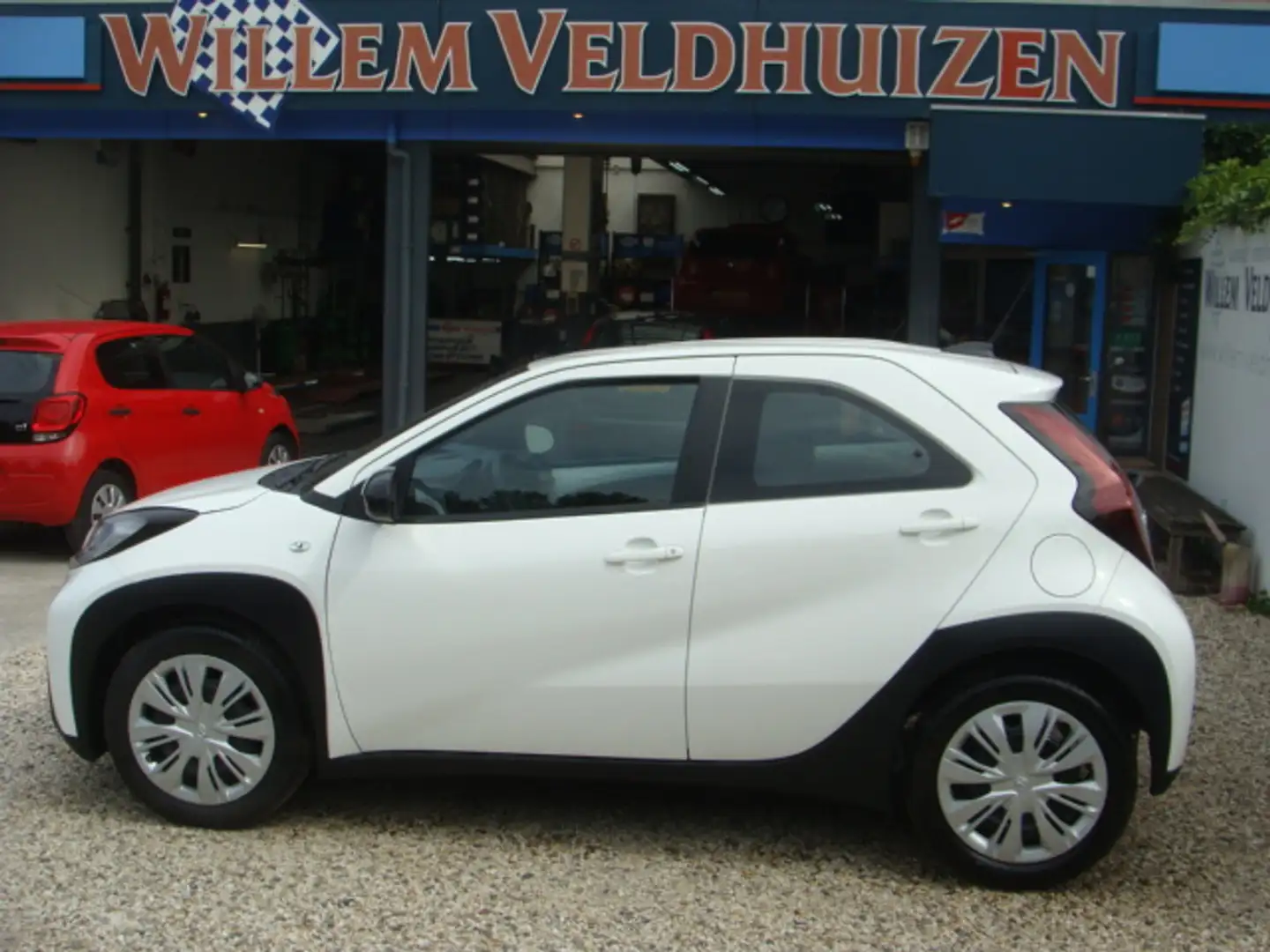 Toyota Aygo X 1.0 VVT-i Play camera/carplay/airco weinig KM Wit - 2