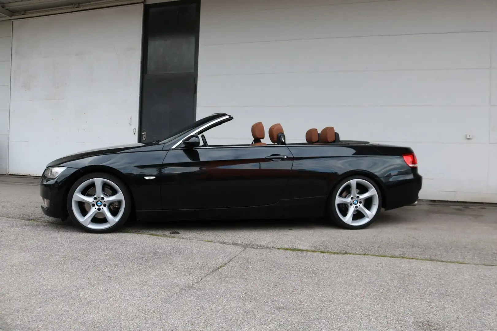 BMW 325 i Cabrio*Automatik*Sportfahrwerk*Navi.* Schwarz - 2