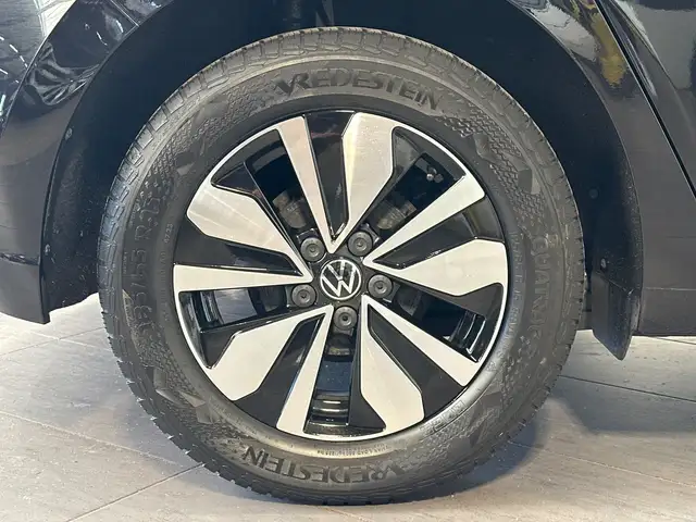 Volkswagen Polo view 3
