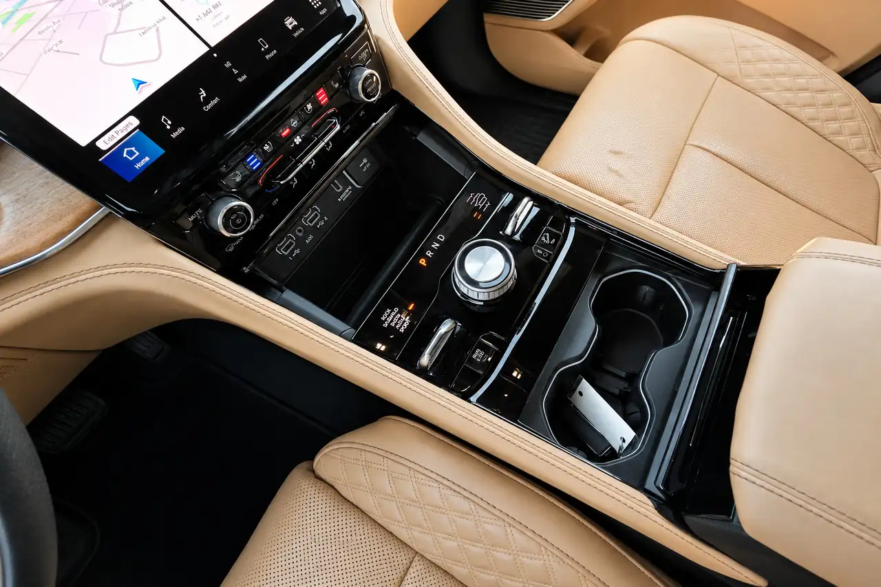 Jeep Grand Cherokee снимка Jeep Grand Cherokee