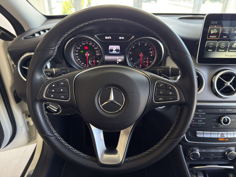 Mercedes-Benz GLA 200 Urban LED*PANO*SHZ*PDC — photo 10