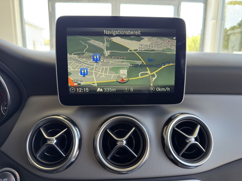 Mercedes-Benz GLA 200 Urban LED*PANO*SHZ*PDC — photo 14