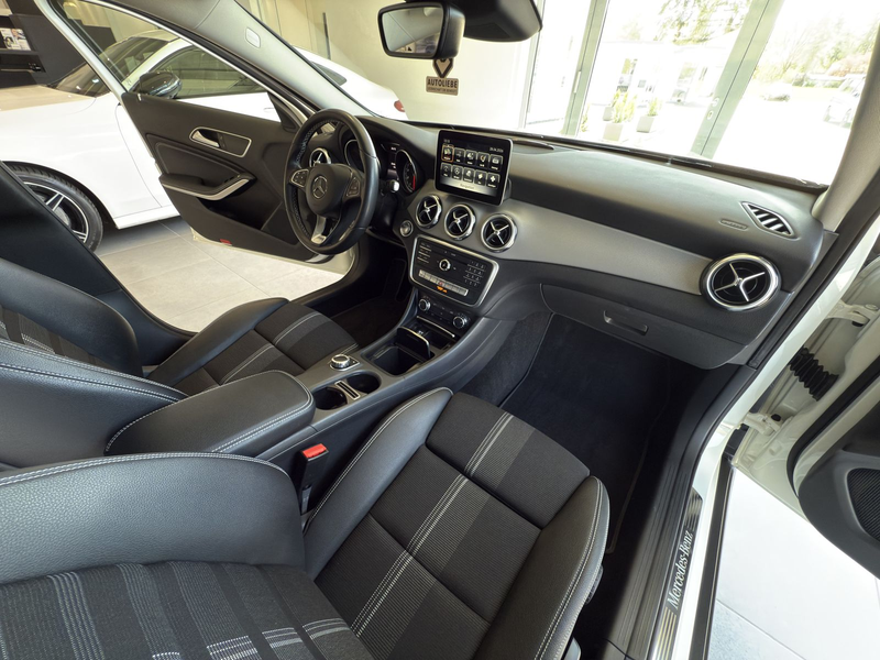 Mercedes-Benz GLA 200 Urban LED*PANO*SHZ*PDC — photo 9
