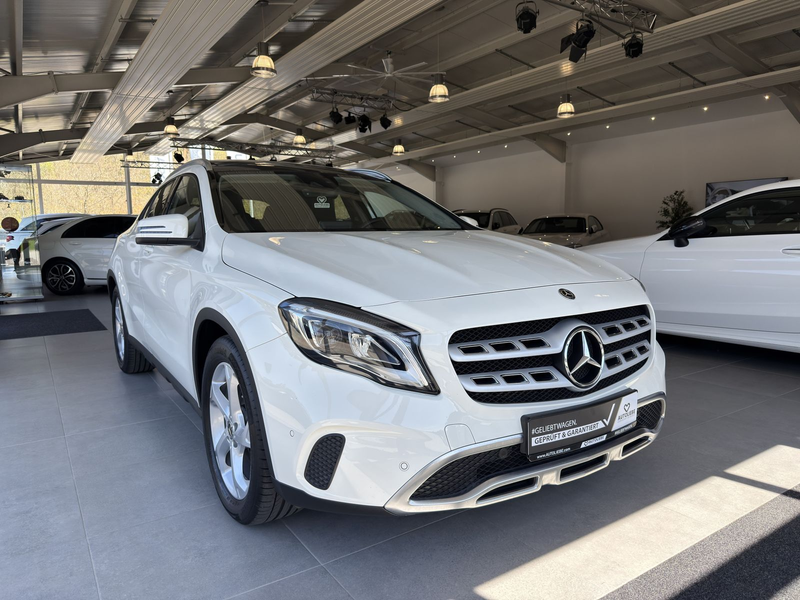 Mercedes-Benz GLA 200 Urban LED*PANO*SHZ*PDC — photo 2