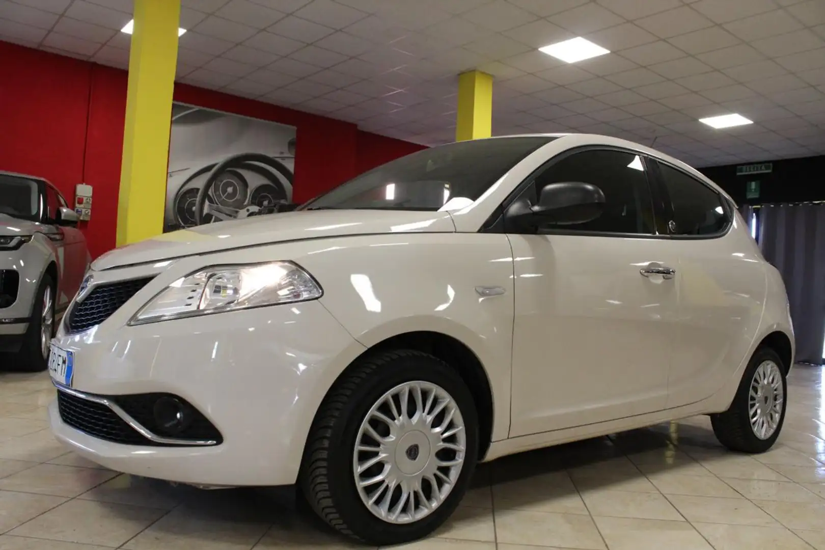Lancia Ypsilon 1.2 69 CV NAVI SENSORI ECC.... Wit - 1
