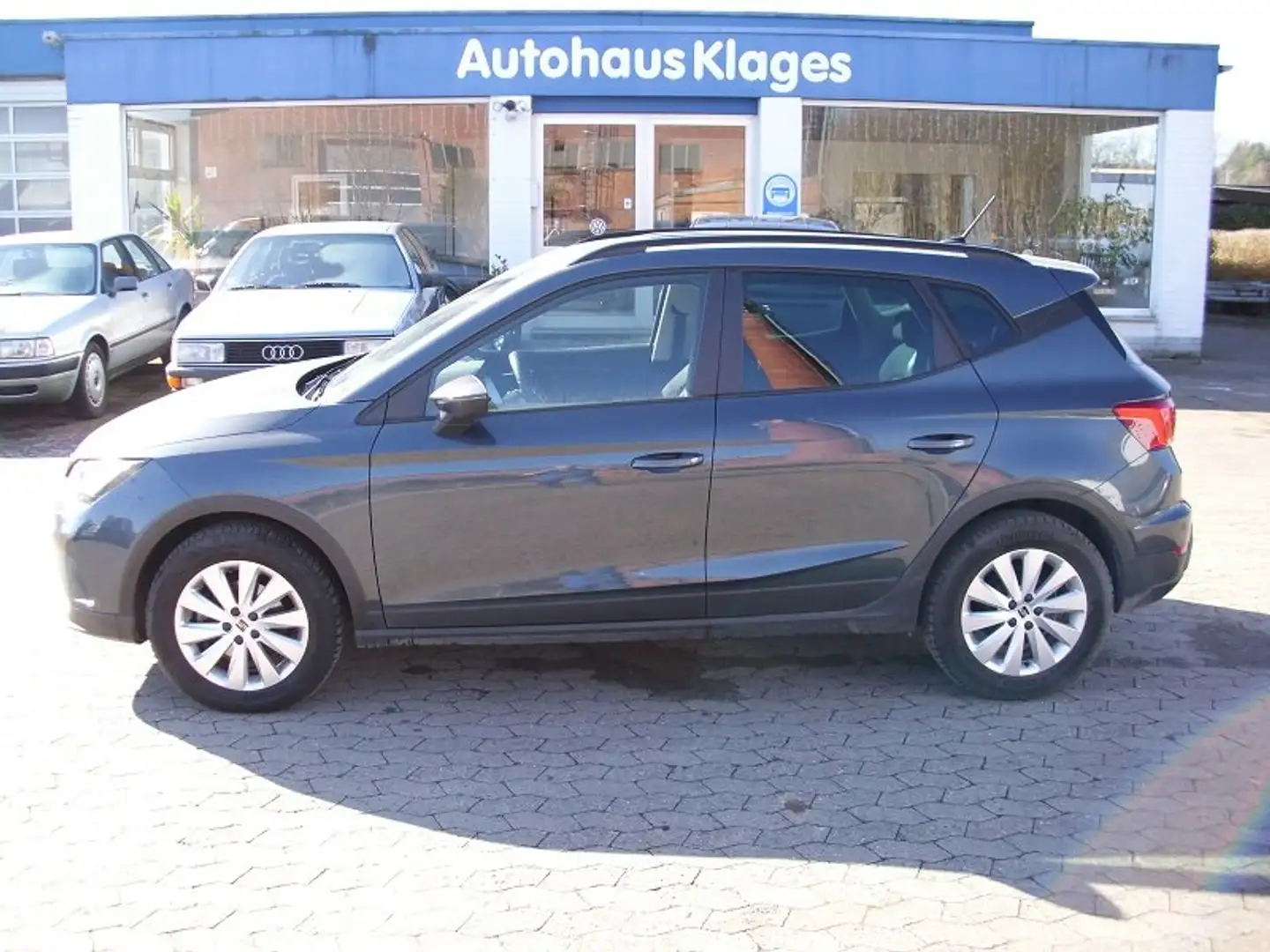 SEAT Arona Style Grau - 1