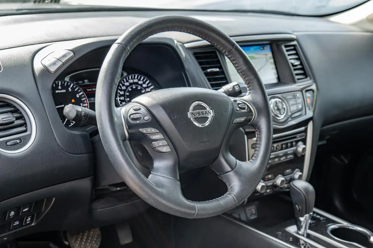 Nissan Pathfinder photo Nissan Pathfinder