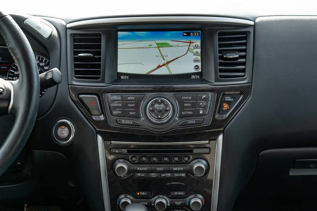 Nissan Pathfinder photo Nissan Pathfinder