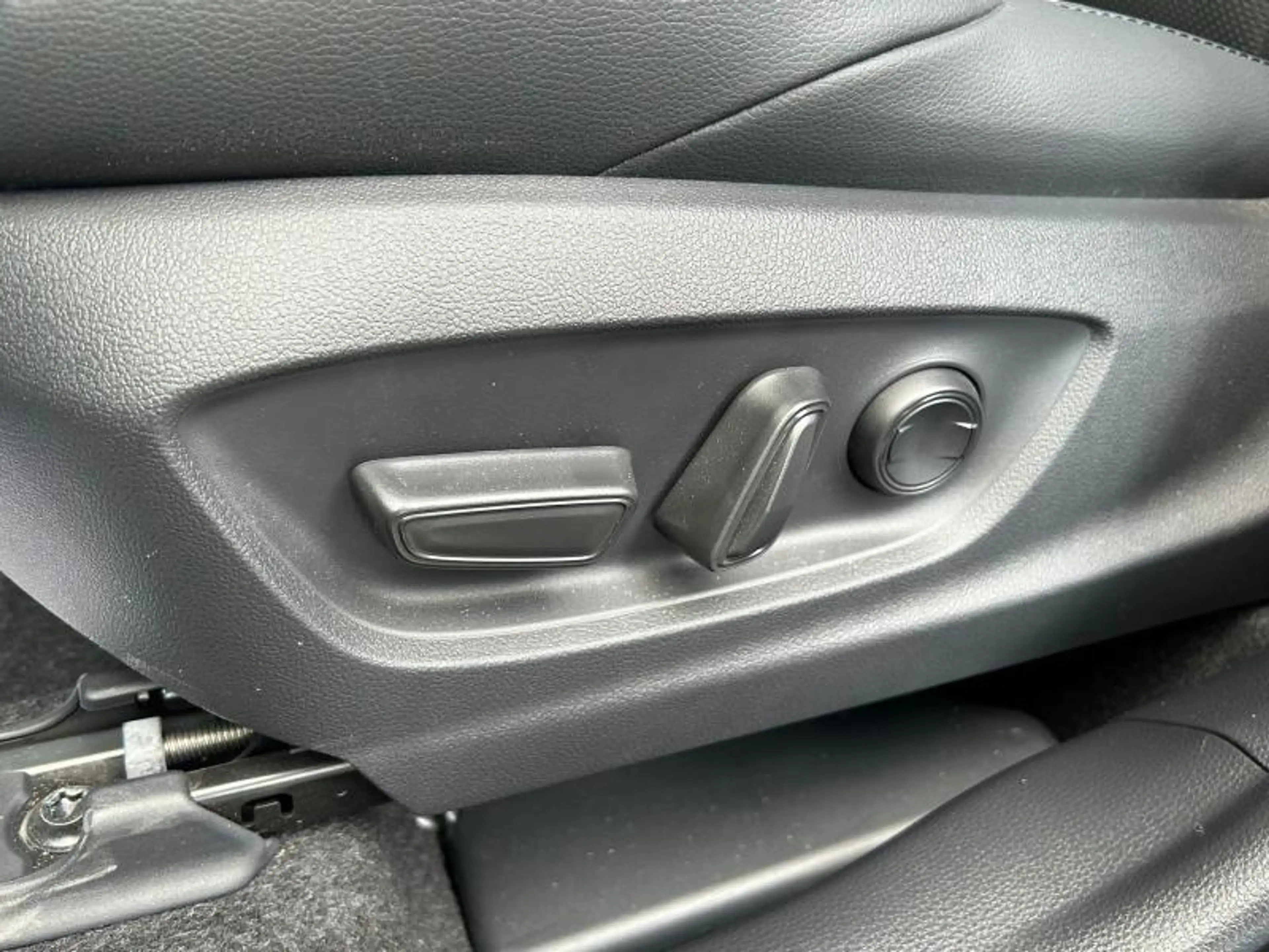 Toyota Corolla Cross 2.0HYB PREMIUM — photo 11