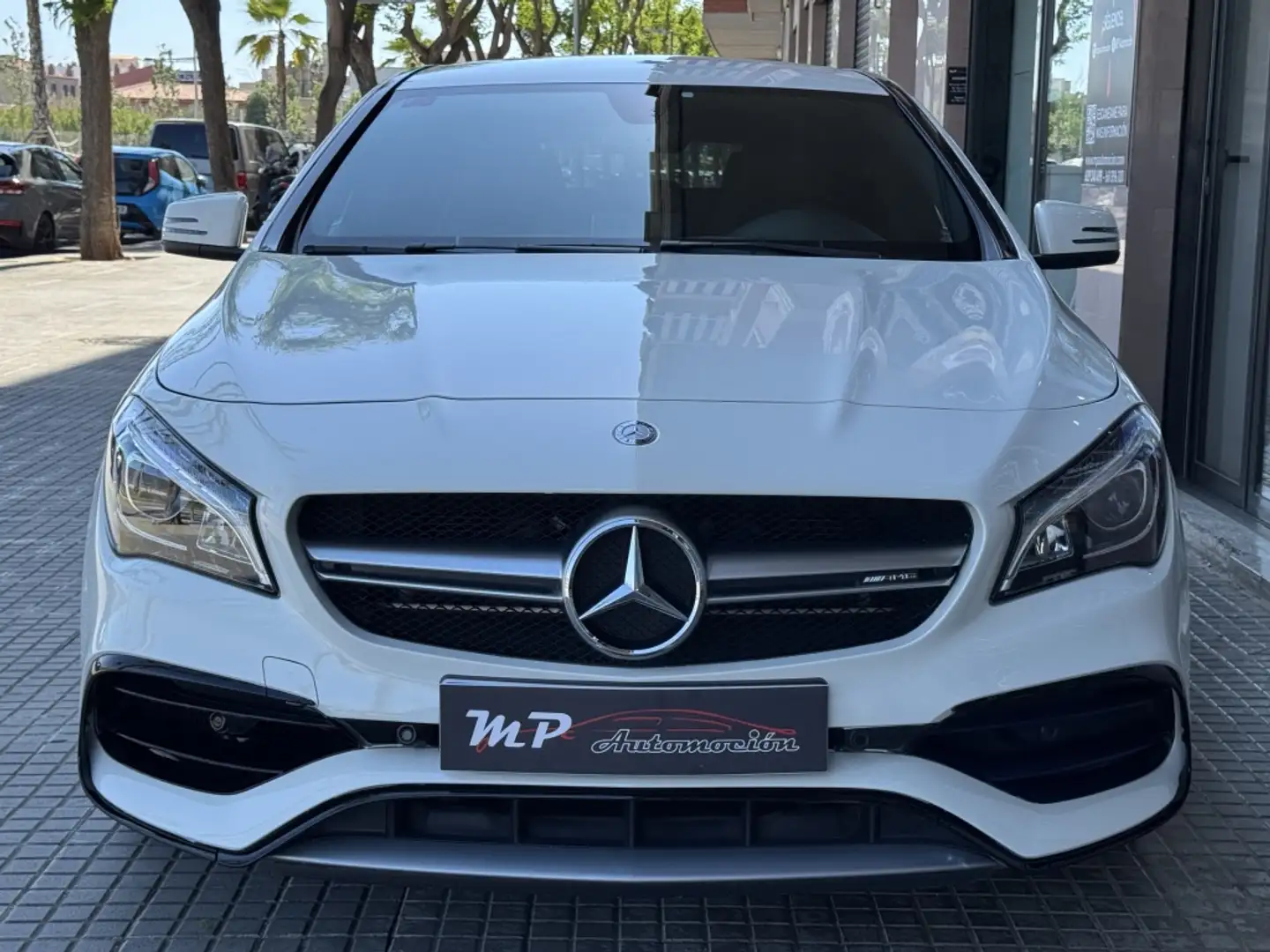 Mercedes-Benz CLA 45 AMG Shooting Brake 4Matic 7G-DCT Weiß - 2